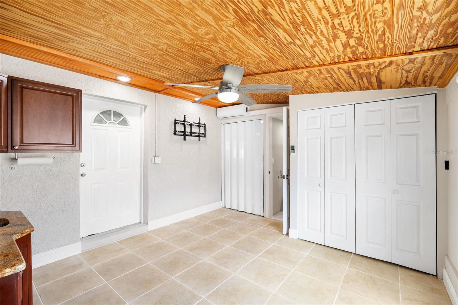 Image 30 of 45 For 4527 Fountainbleau Rd