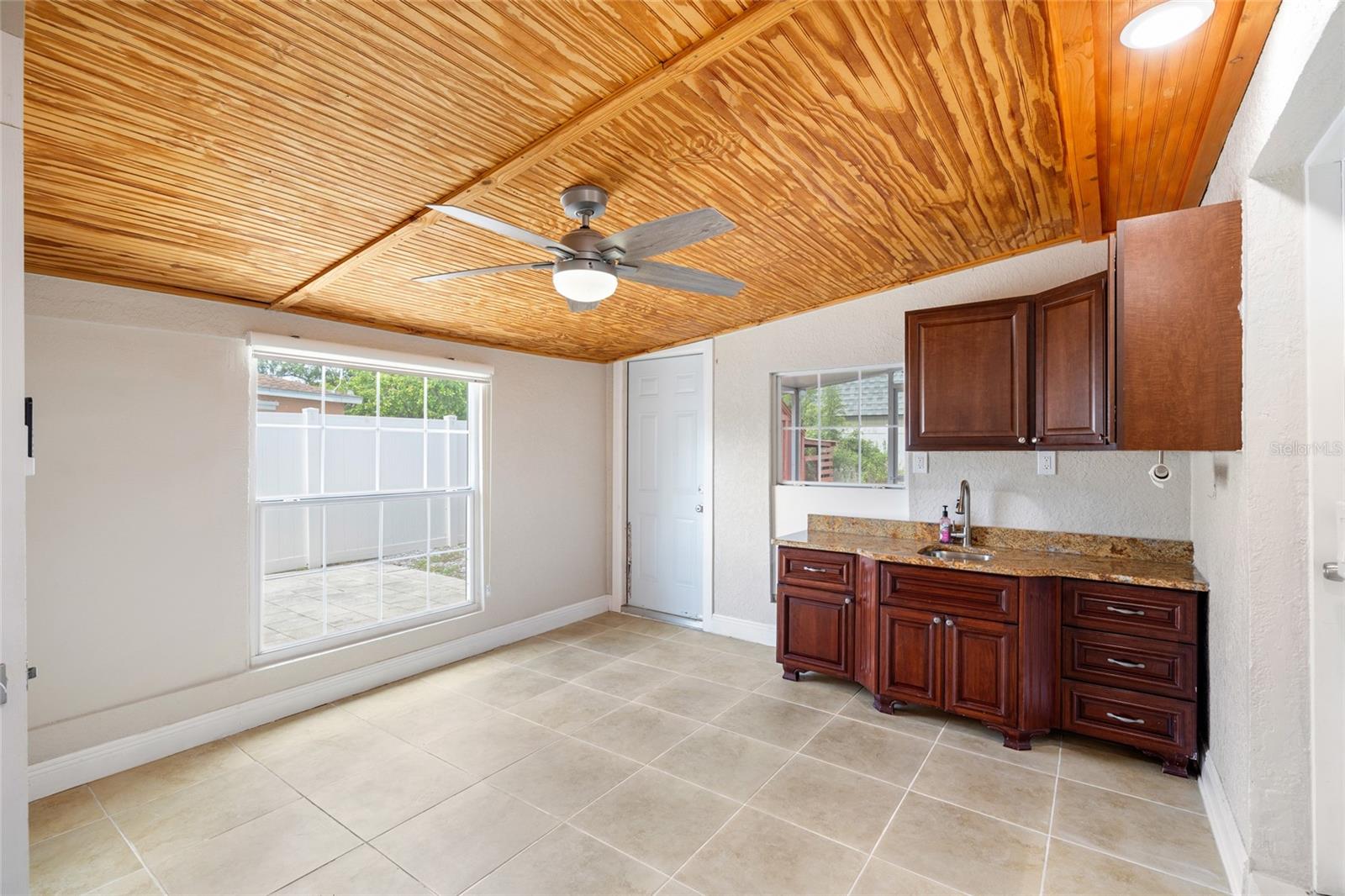 Image 33 of 45 For 4527 Fountainbleau Rd