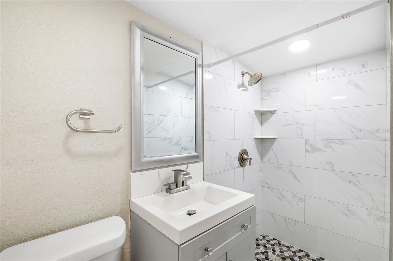 Image 34 of 45 For 4527 Fountainbleau Rd