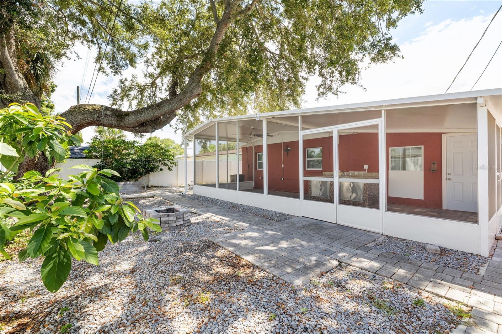Image 38 of 45 For 4527 Fountainbleau Rd