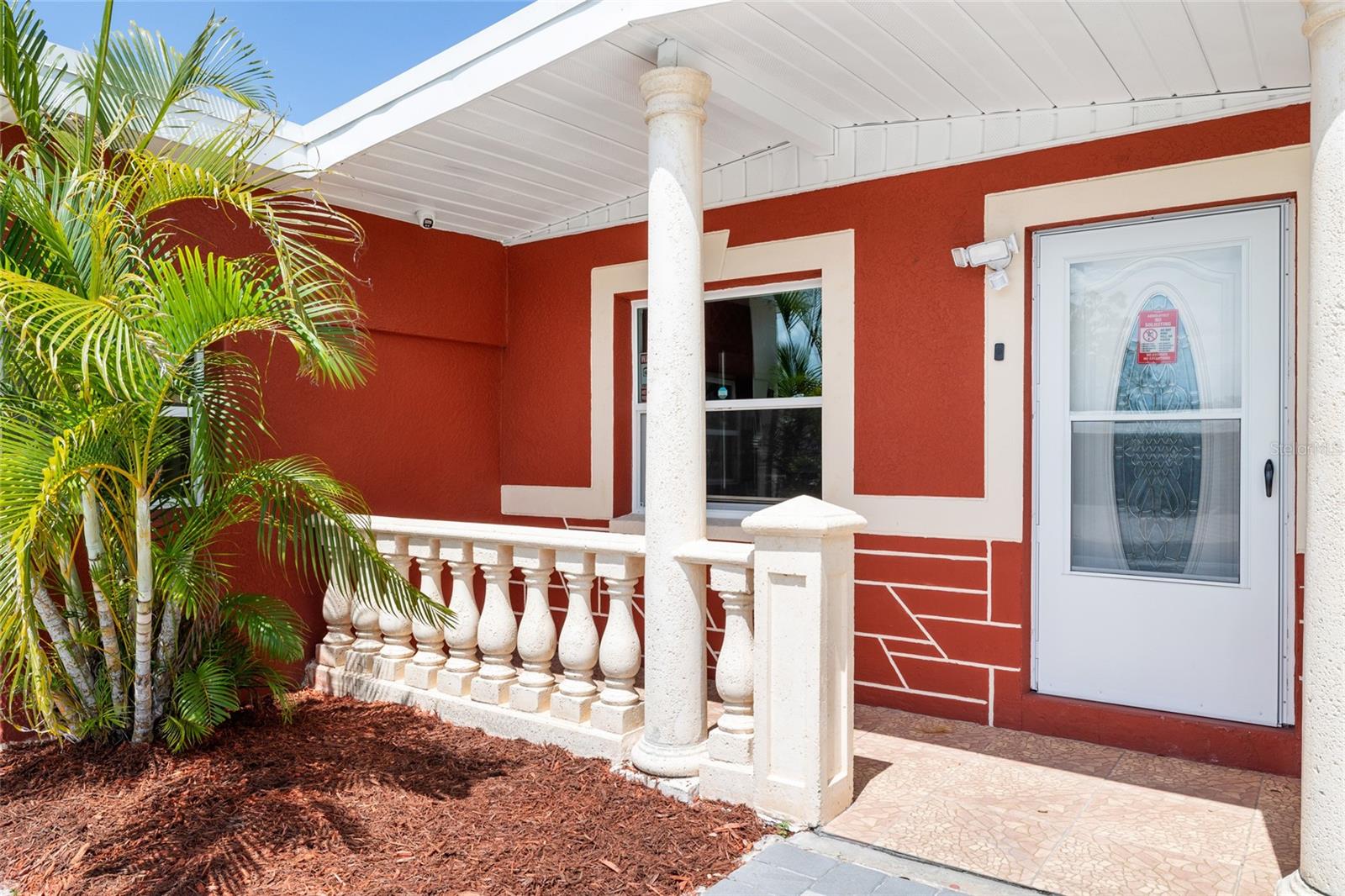 Image 4 of 45 For 4527 Fountainbleau Rd