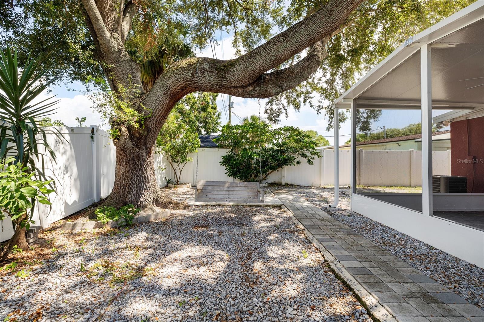 Image 41 of 45 For 4527 Fountainbleau Rd