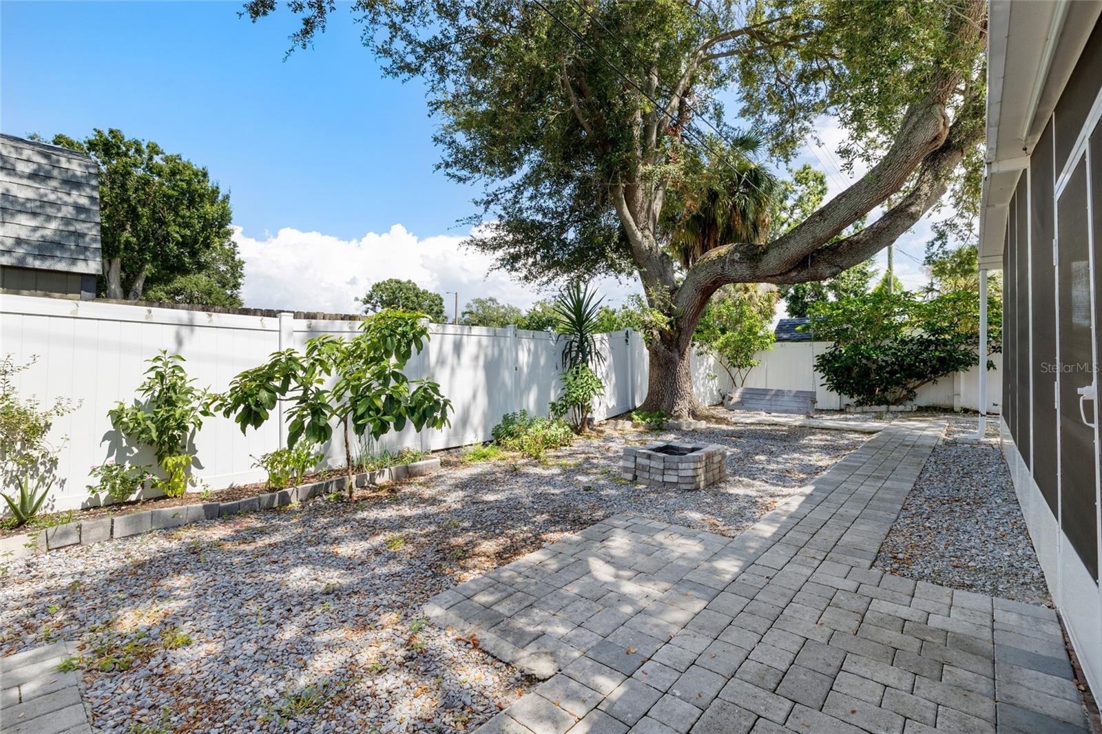 Image 42 of 45 For 4527 Fountainbleau Rd