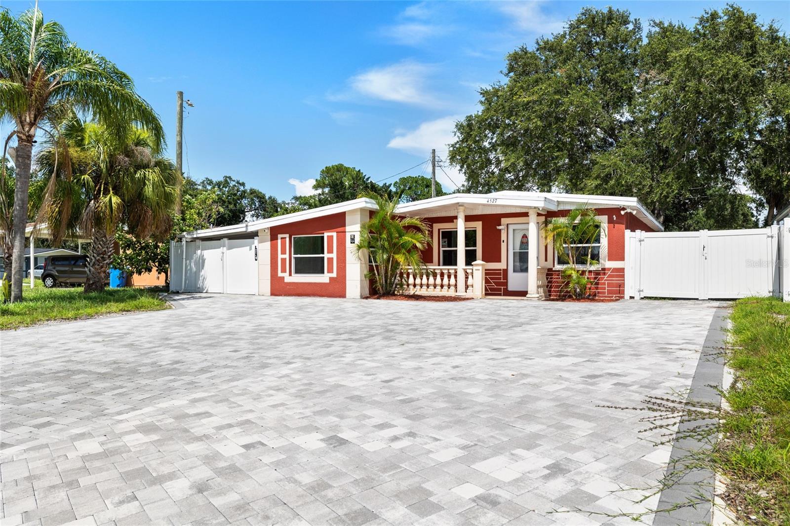 Image 6 of 45 For 4527 Fountainbleau Rd