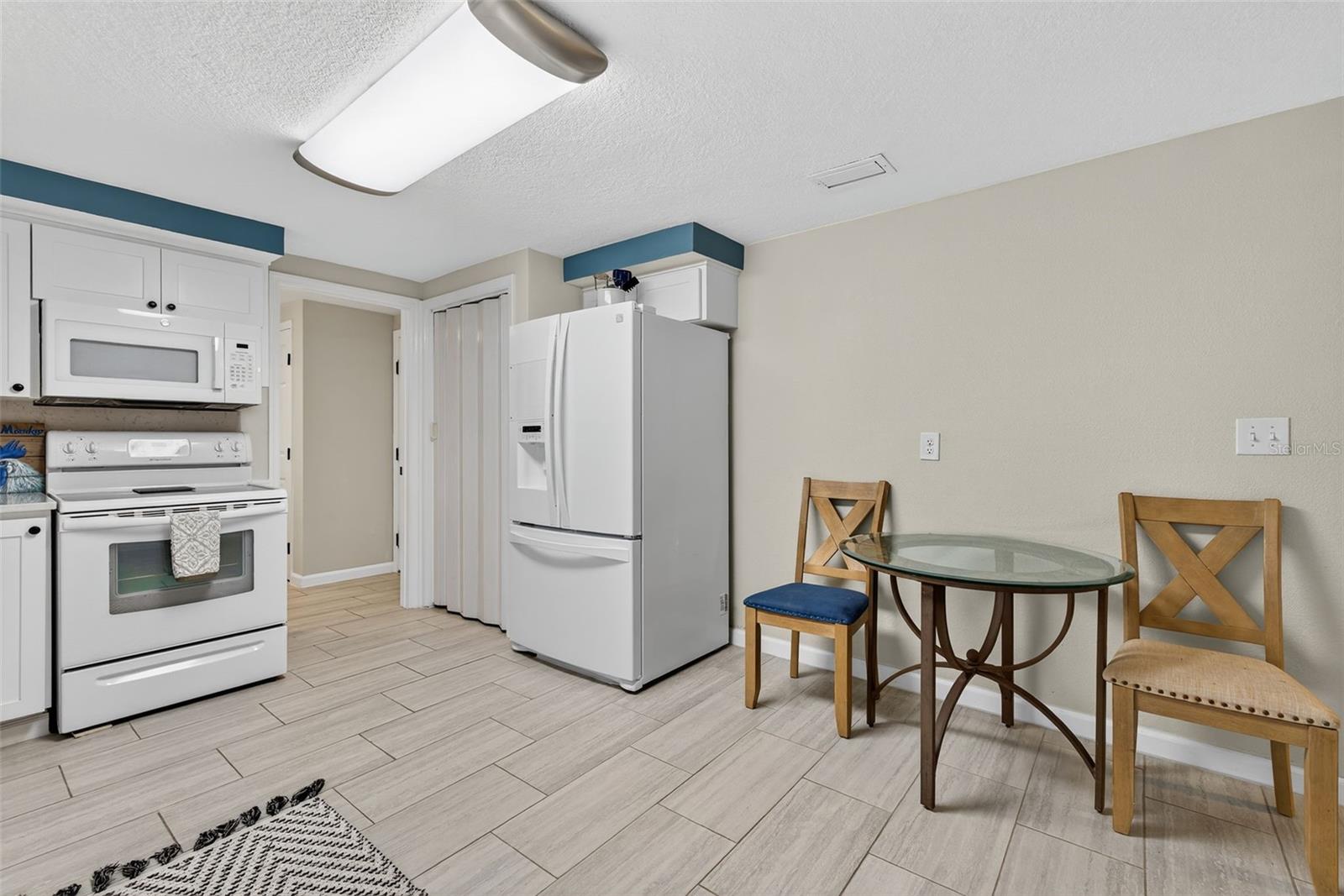 Image 12 of 50 For 5433 Bluepoint Drive
