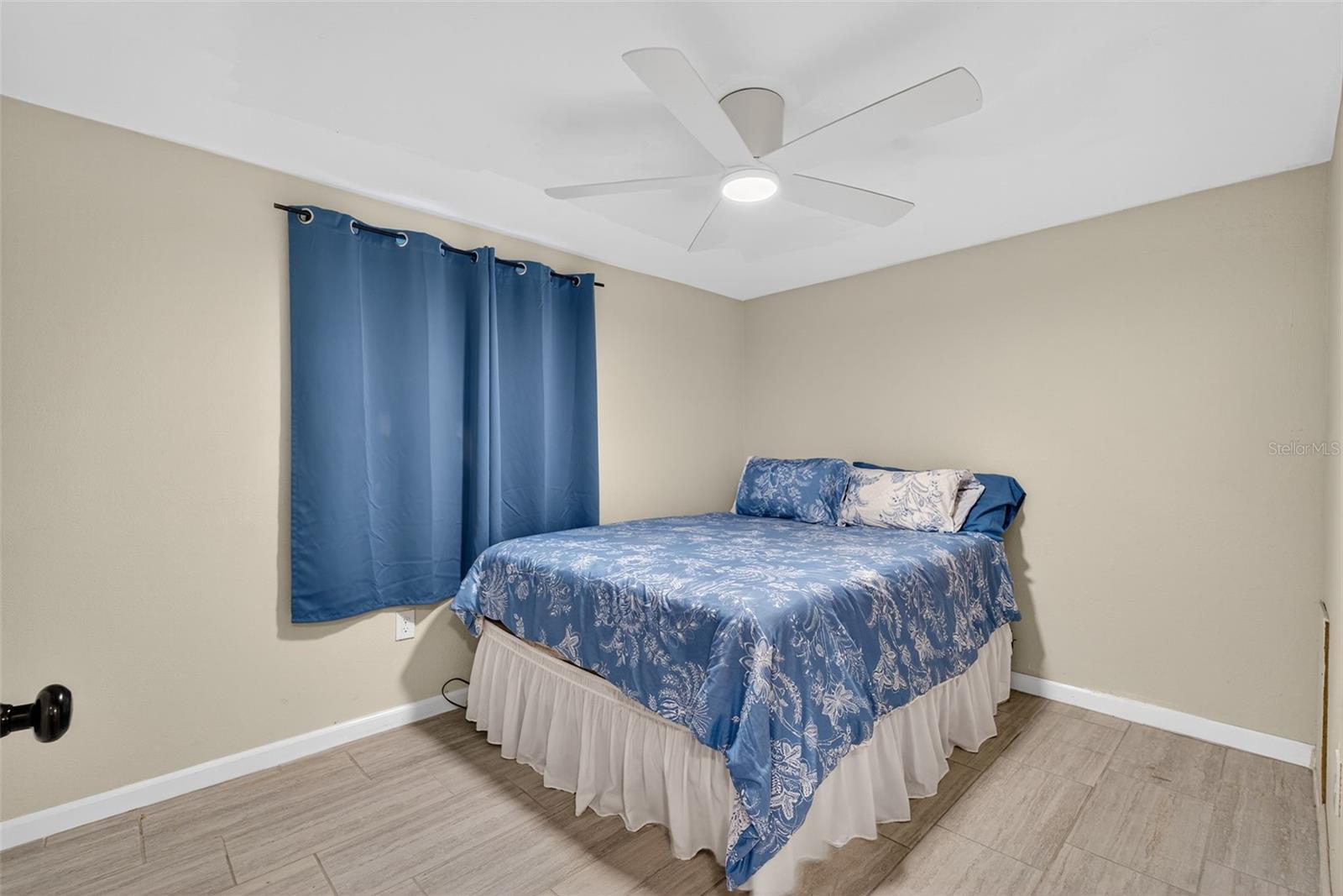 Image 21 of 50 For 5433 Bluepoint Drive