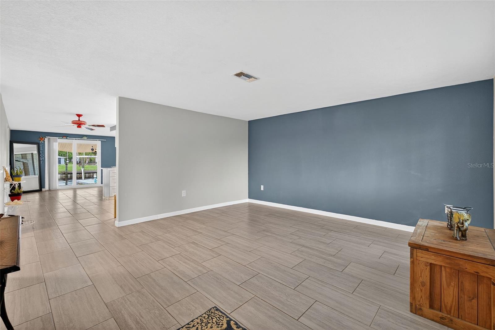 Image 7 of 50 For 5433 Bluepoint Drive