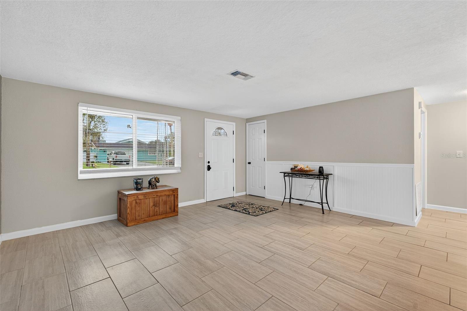 Image 8 of 50 For 5433 Bluepoint Drive