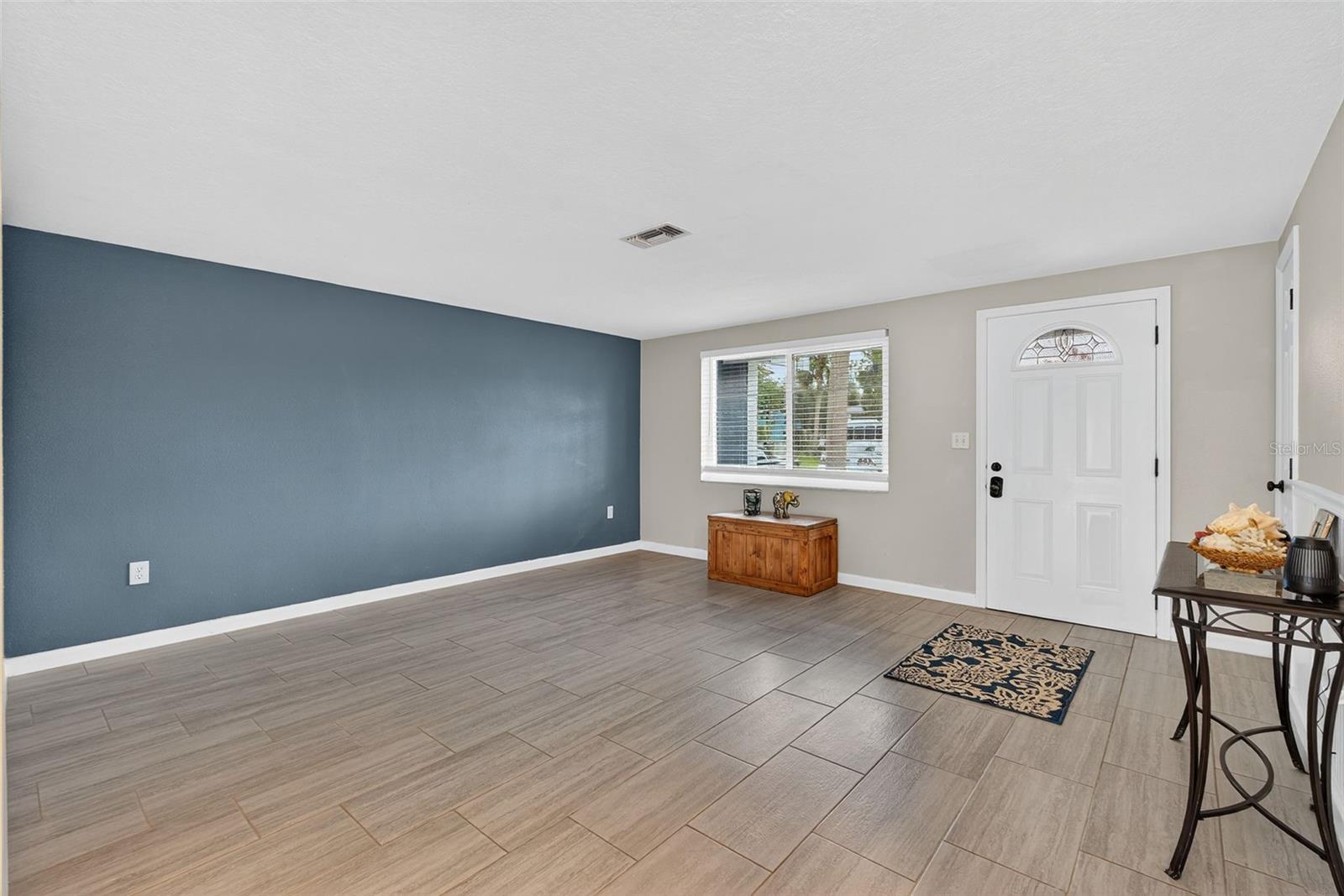 Image 9 of 50 For 5433 Bluepoint Drive