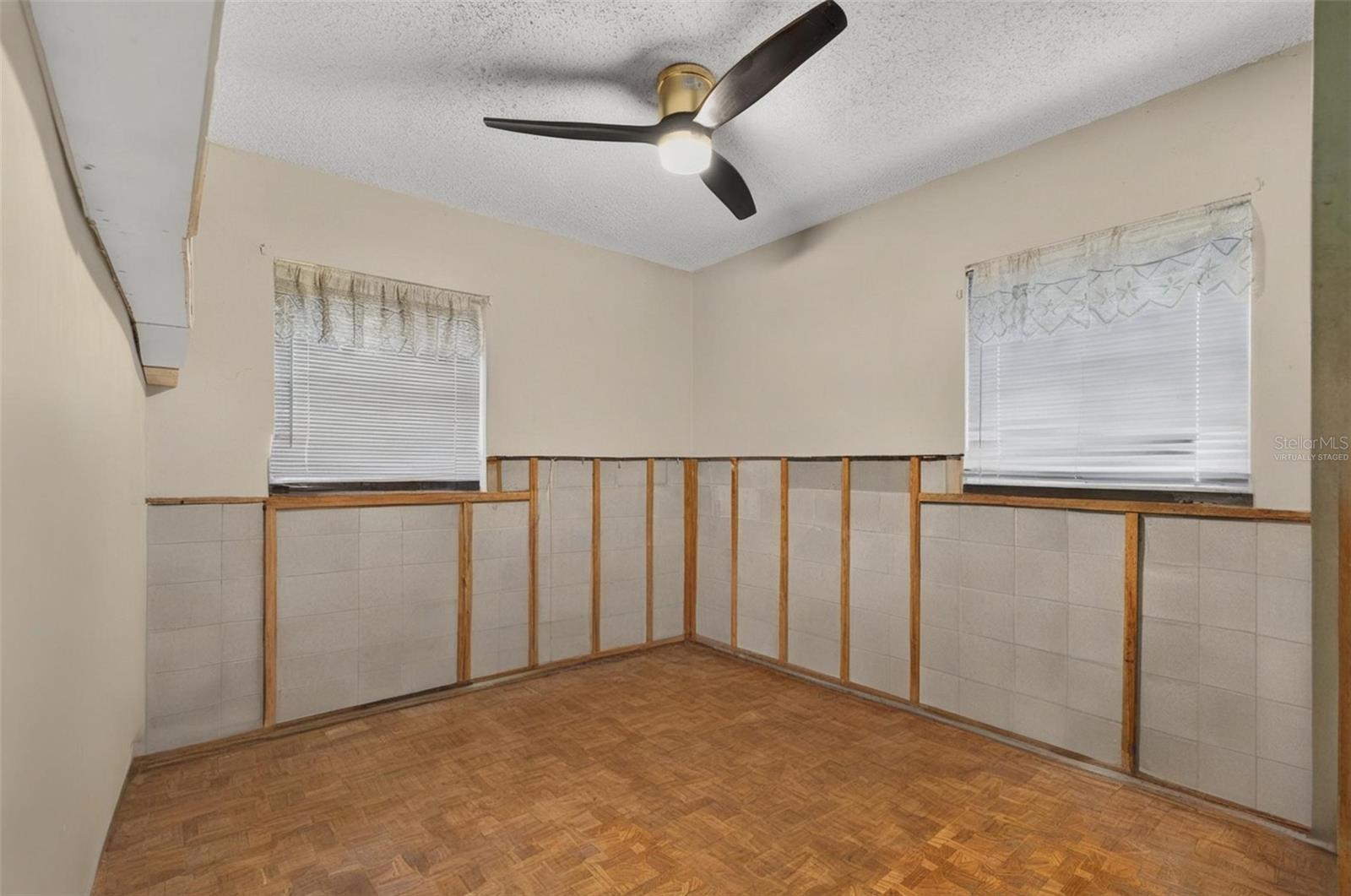 Image 21 of 51 For 605 Shore Drive E