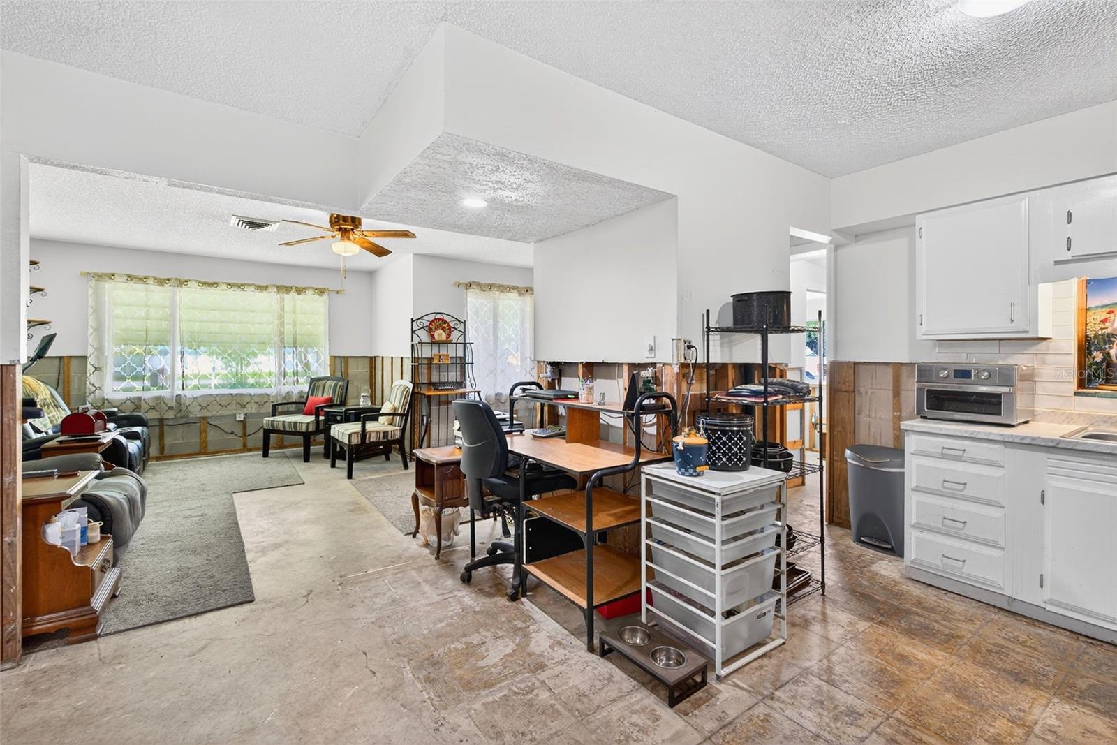Image 34 of 51 For 605 Shore Drive E