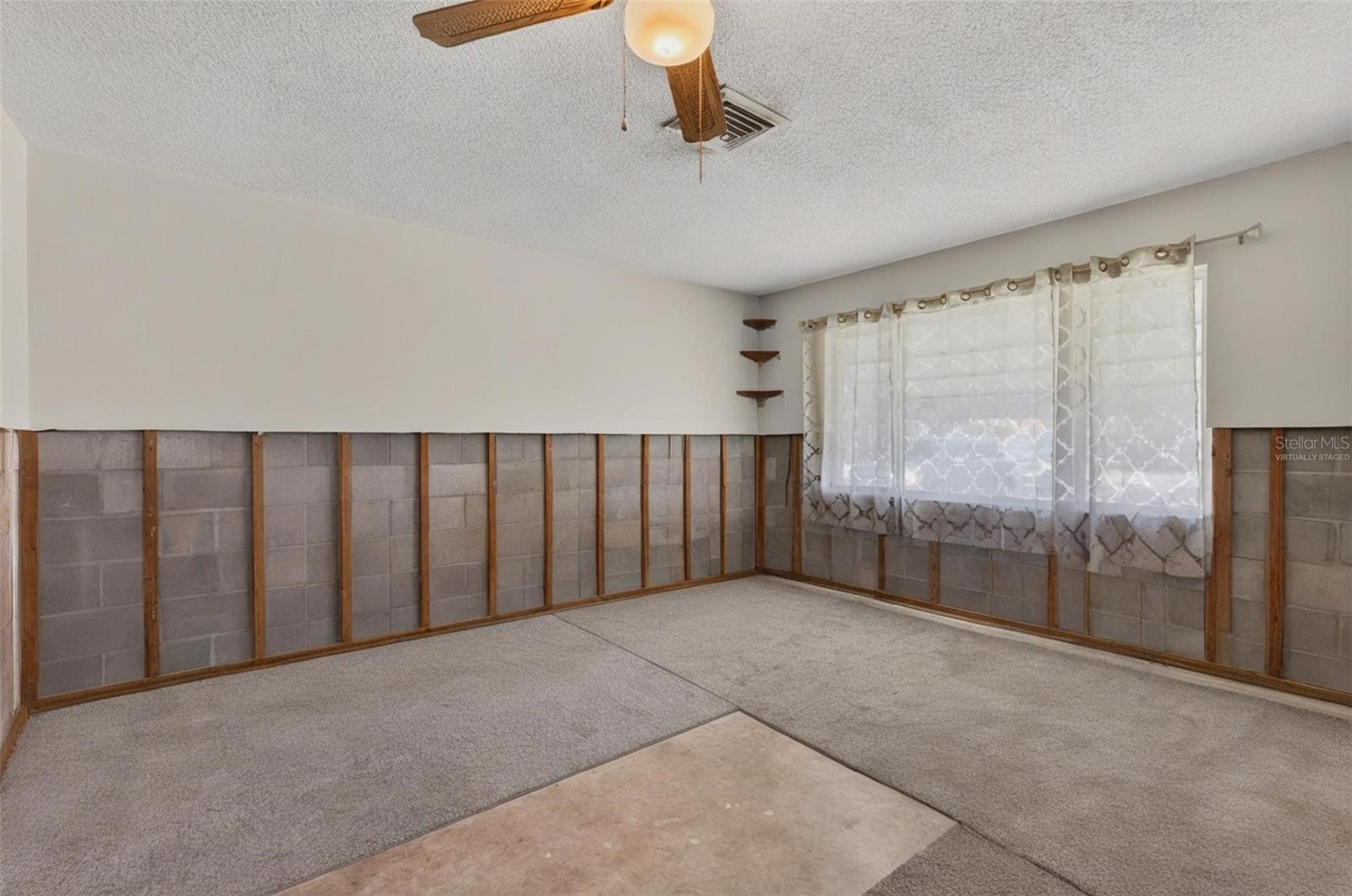 Image 36 of 51 For 605 Shore Drive E