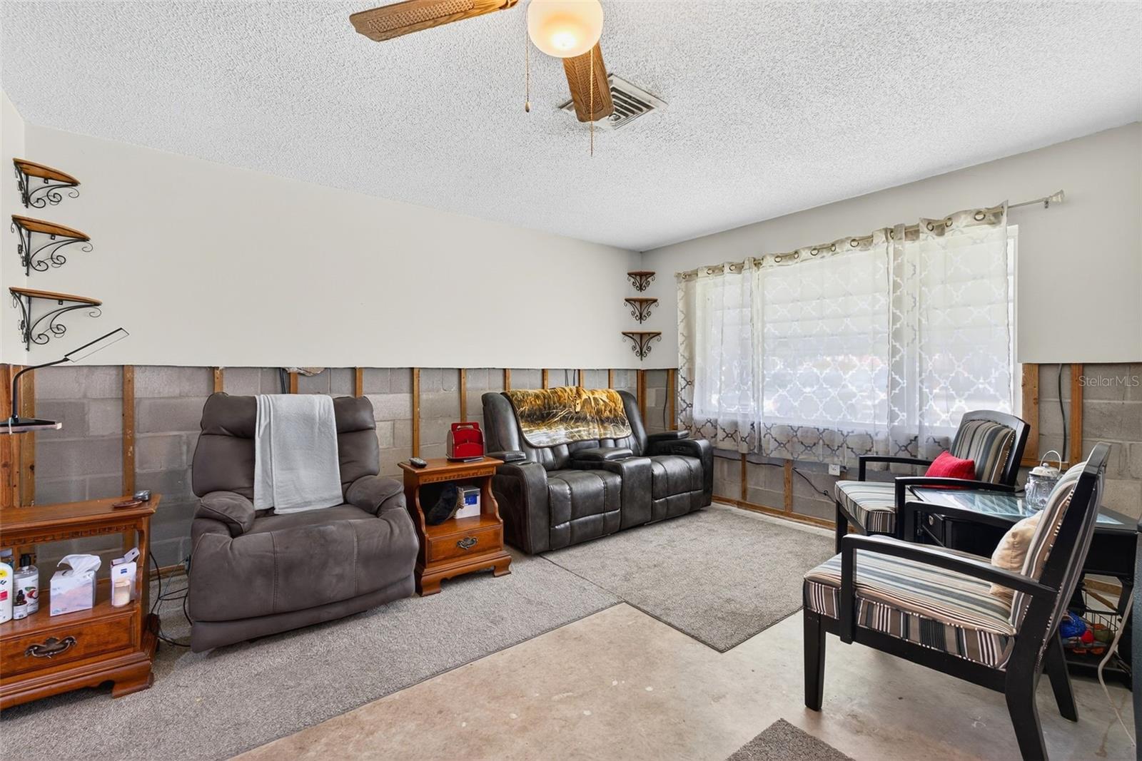 Image 37 of 51 For 605 Shore Drive E