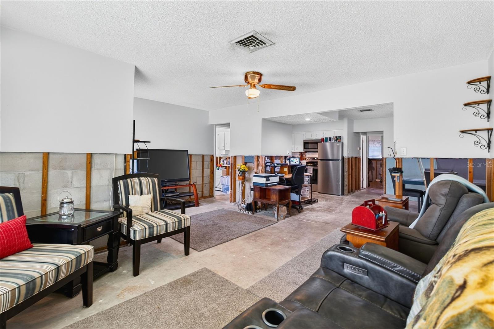 Image 40 of 51 For 605 Shore Drive E