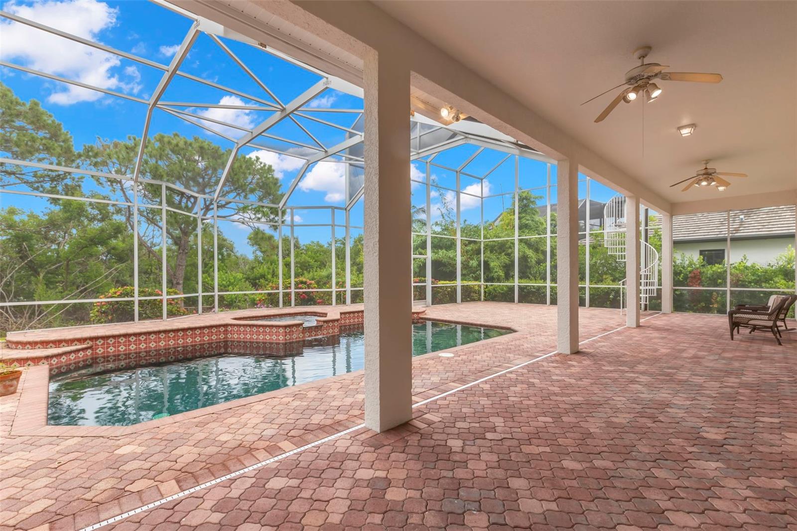 Listing photo id 8 for 1223 Darlington Oak Circle Ne