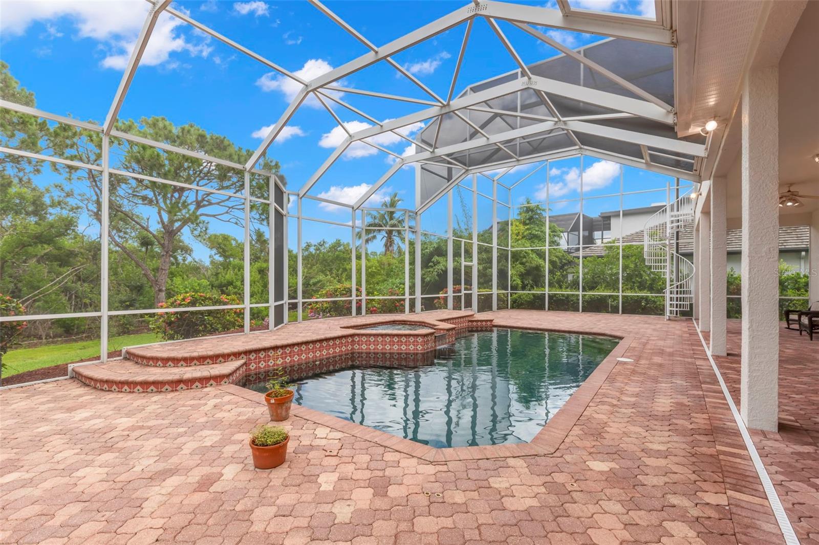Listing photo id 9 for 1223 Darlington Oak Circle Ne