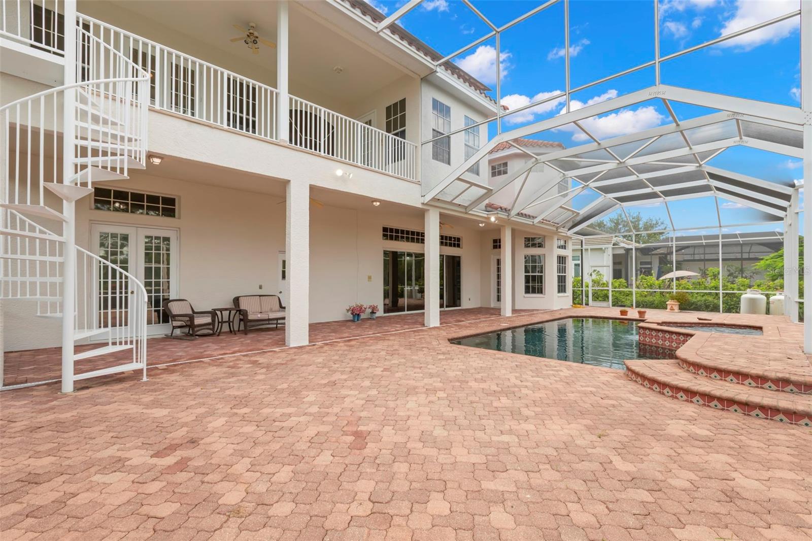 Listing photo id 12 for 1223 Darlington Oak Circle Ne