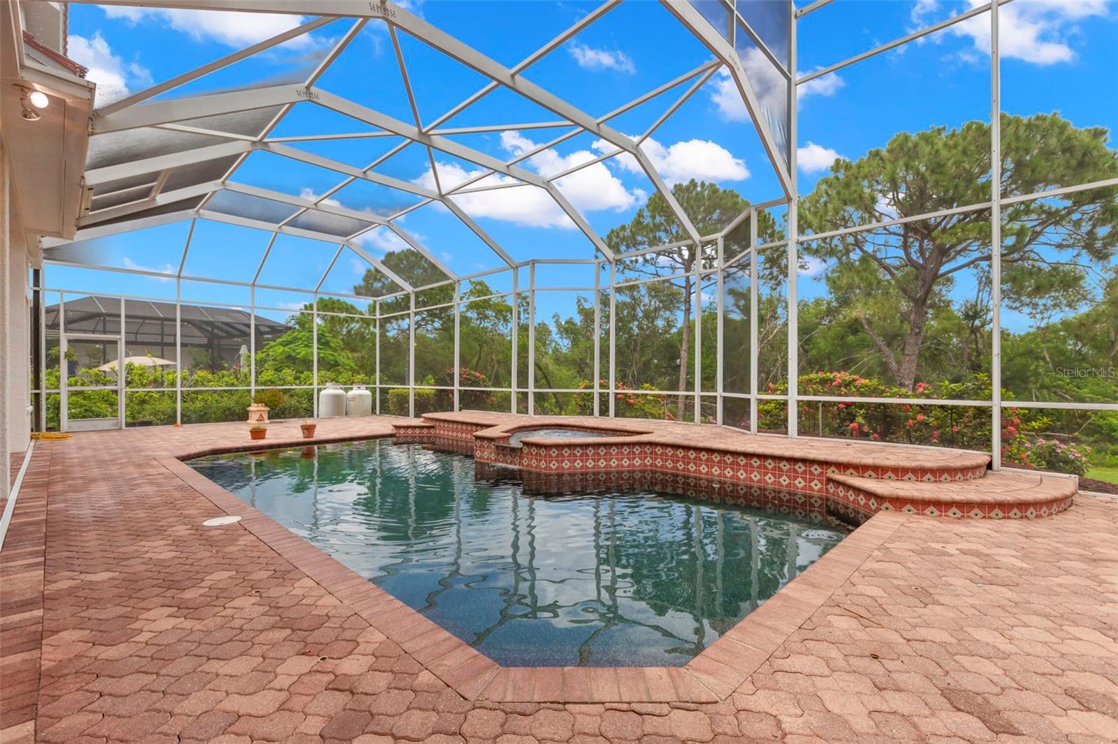 Listing photo id 14 for 1223 Darlington Oak Circle Ne