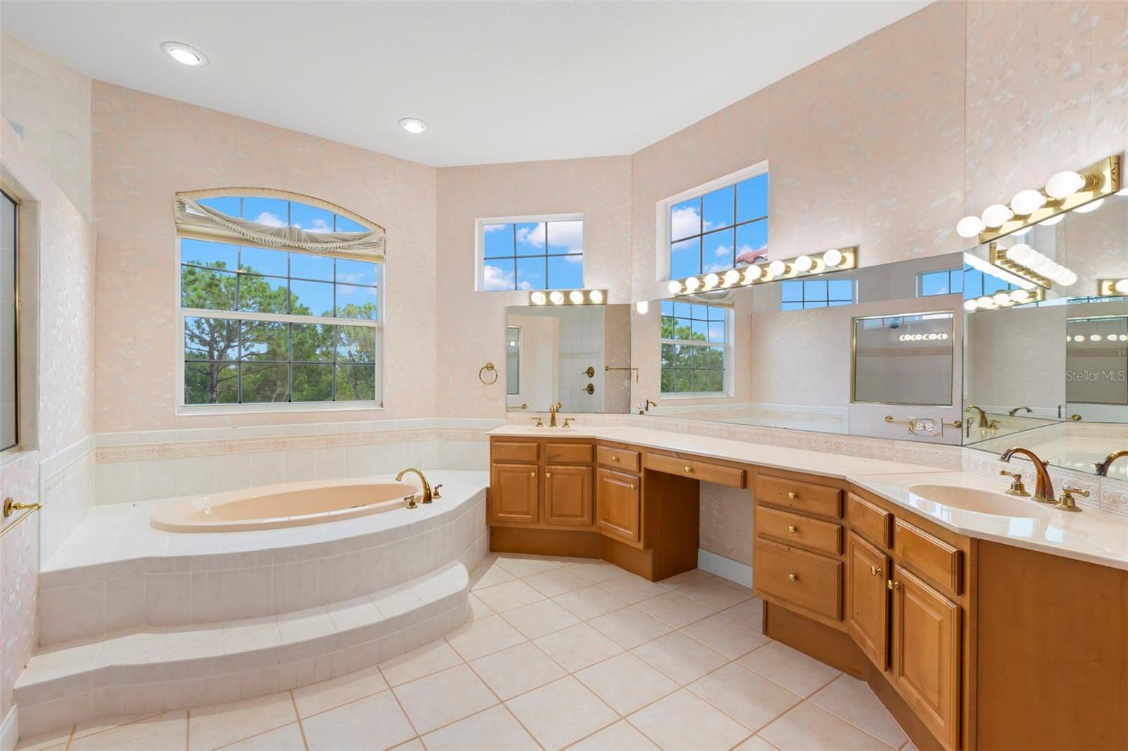 Listing photo id 40 for 1223 Darlington Oak Circle Ne