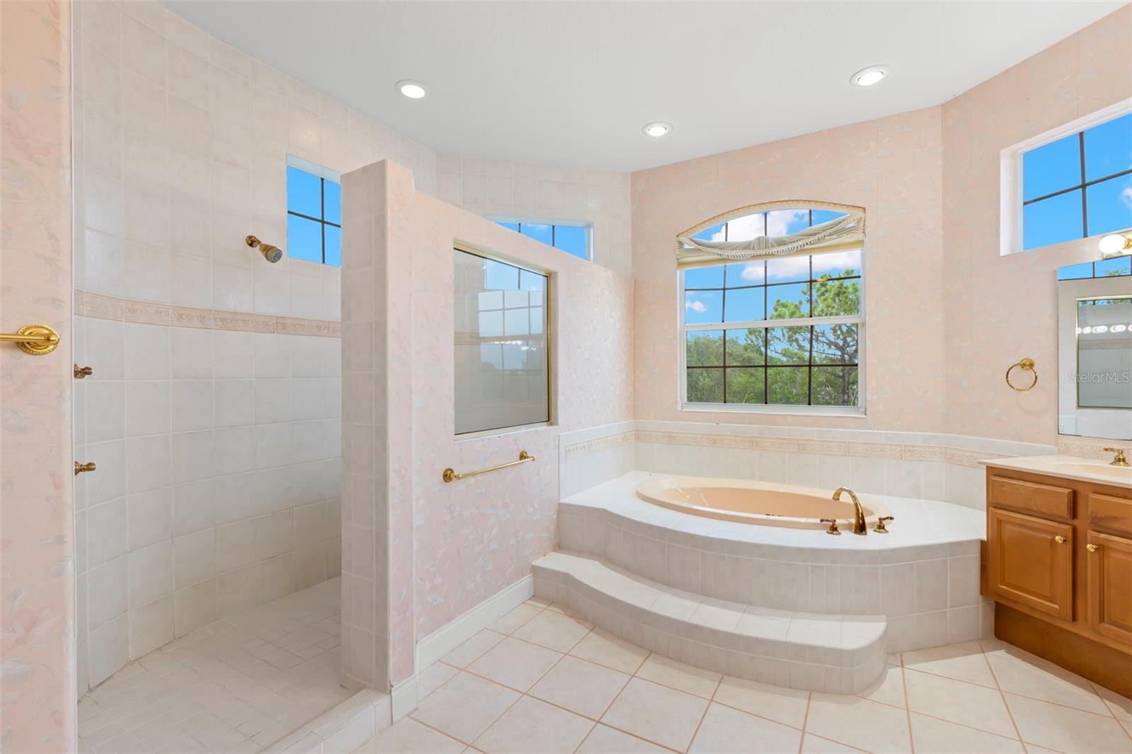 Listing photo id 41 for 1223 Darlington Oak Circle Ne