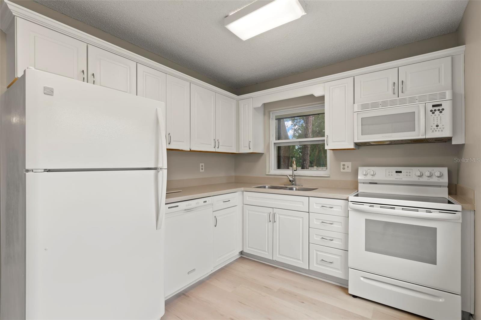 Image 11 of 27 For 476 Santa Cruz Place Ne B