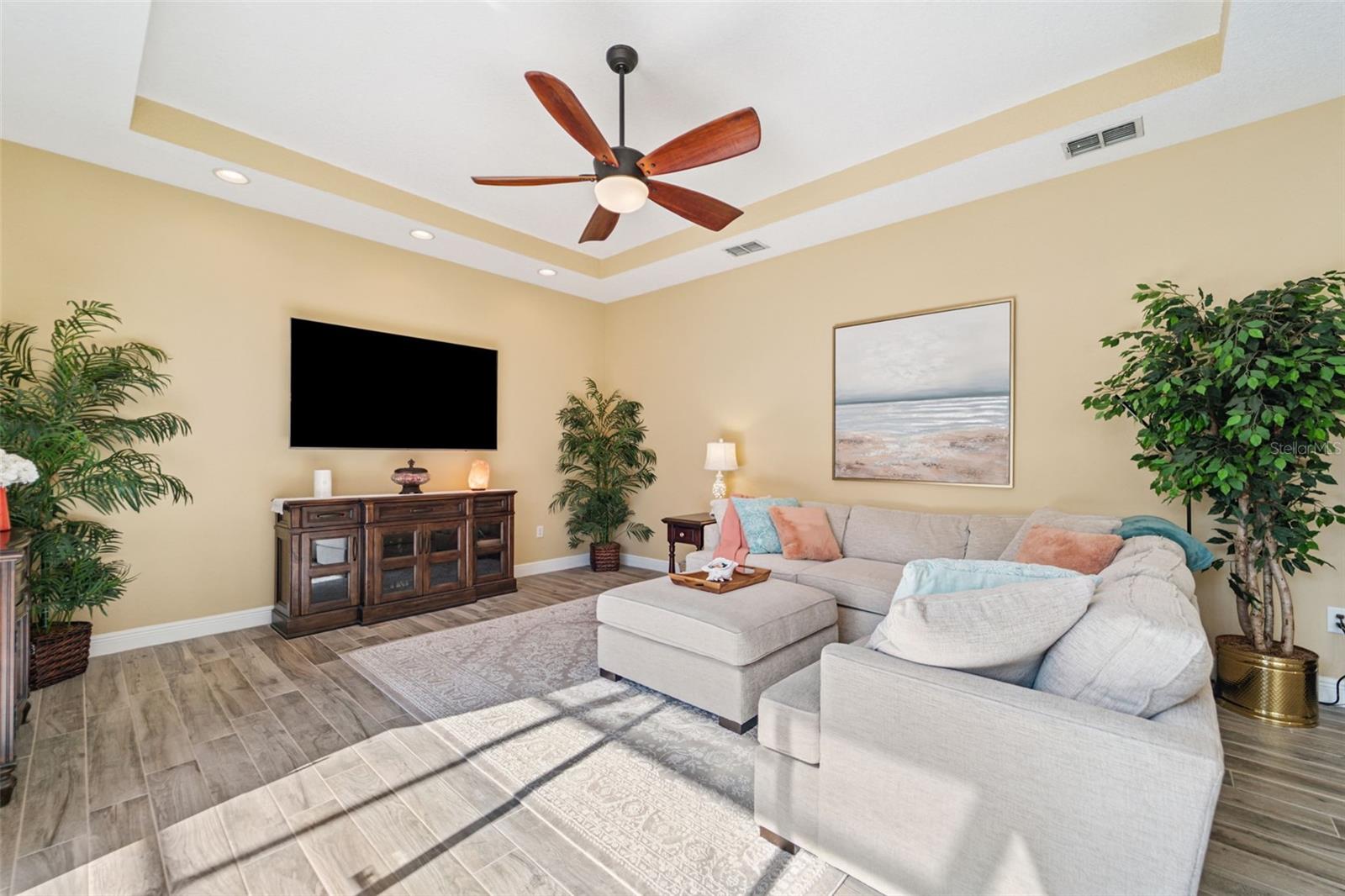 Image 19 of 49 For 8226 Wild Oaks Circle