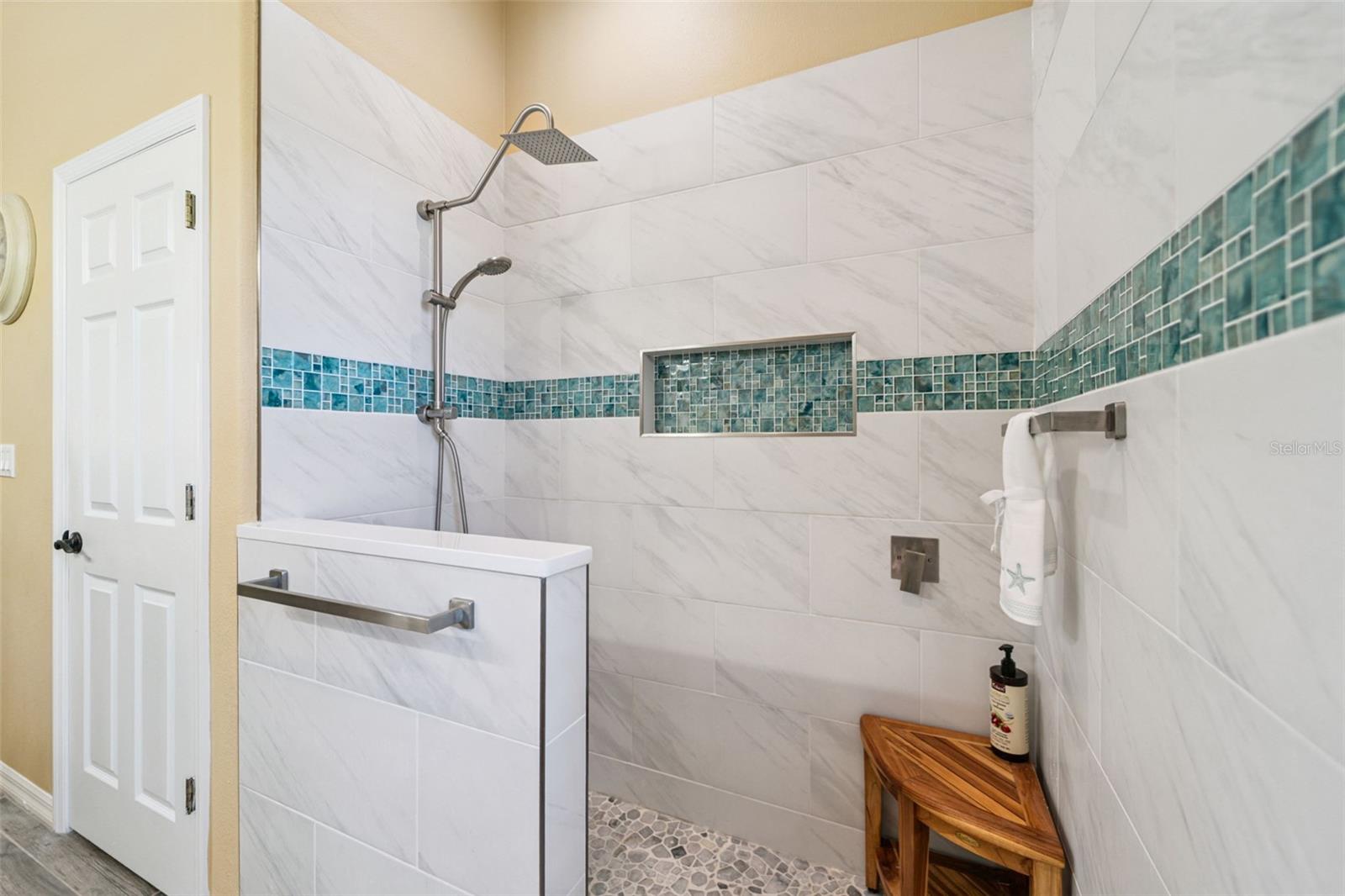Image 32 of 49 For 8226 Wild Oaks Circle