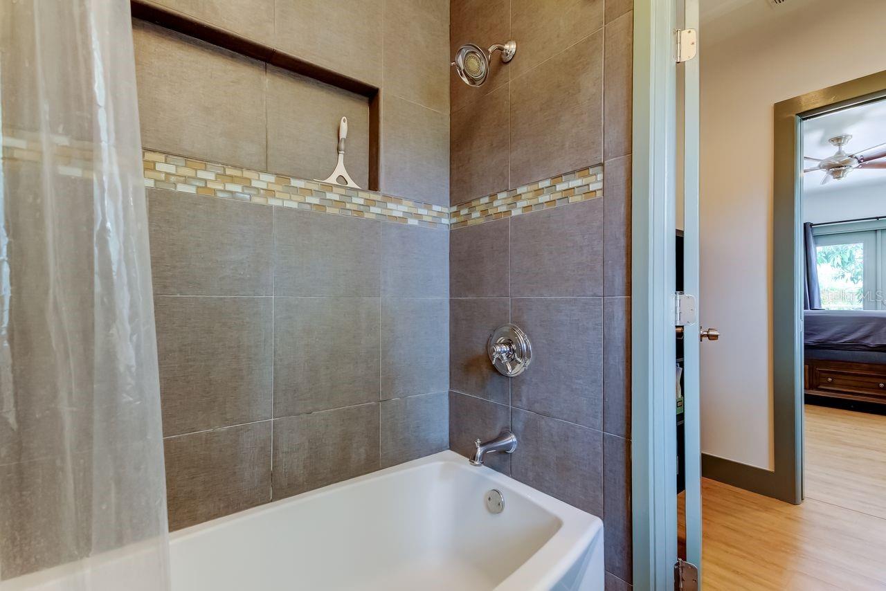 Image 23 of 46 For 815 8th Street N