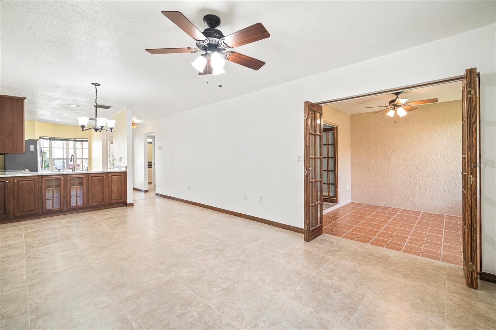 Listing photo id 4 for 6435 Thicket Trail