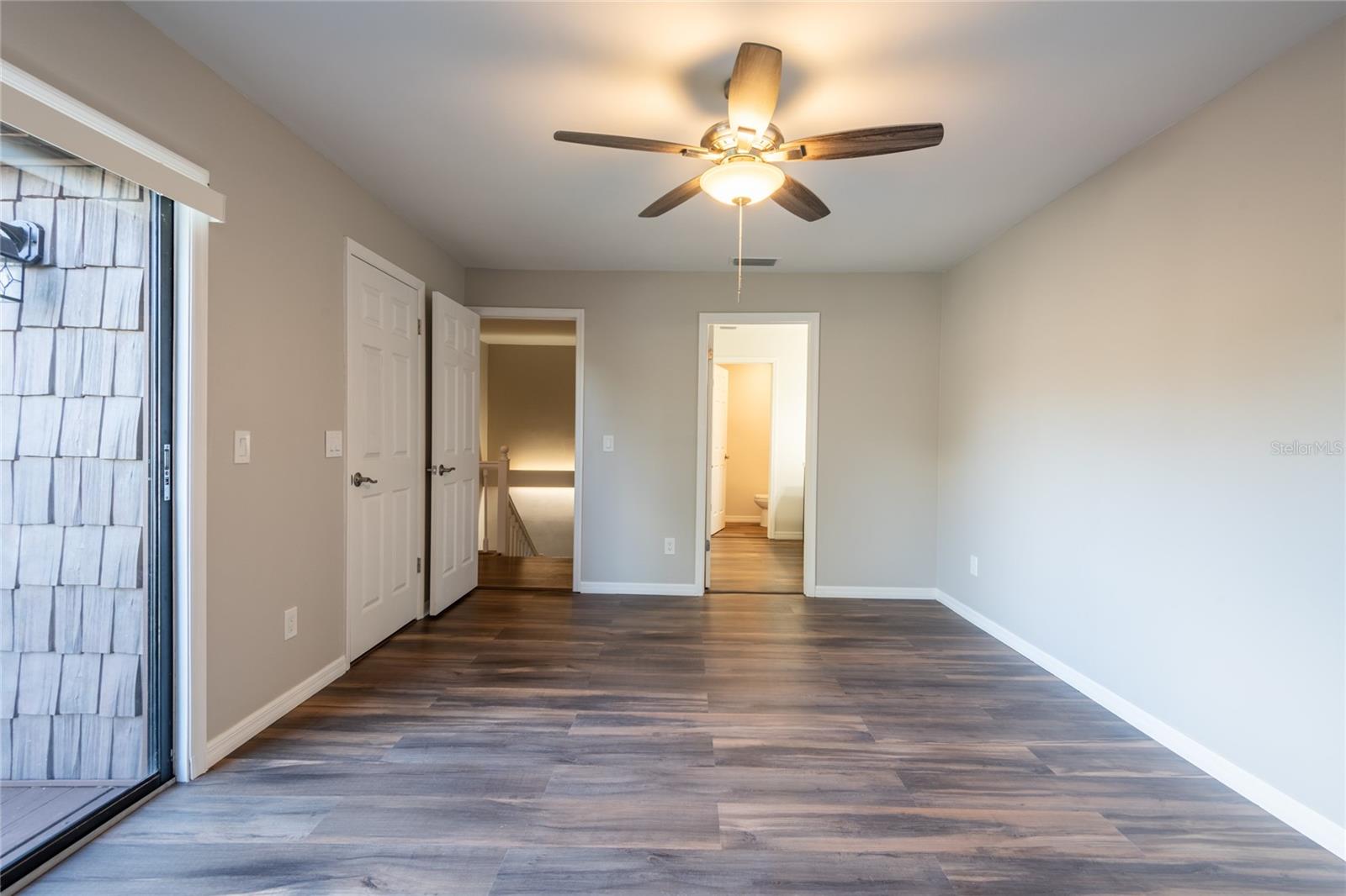 Image 21 of 42 For 15239 Pond Woods Drive 402
