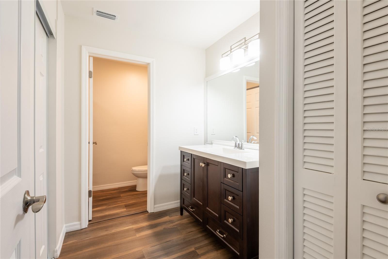 Image 23 of 42 For 15239 Pond Woods Drive 402