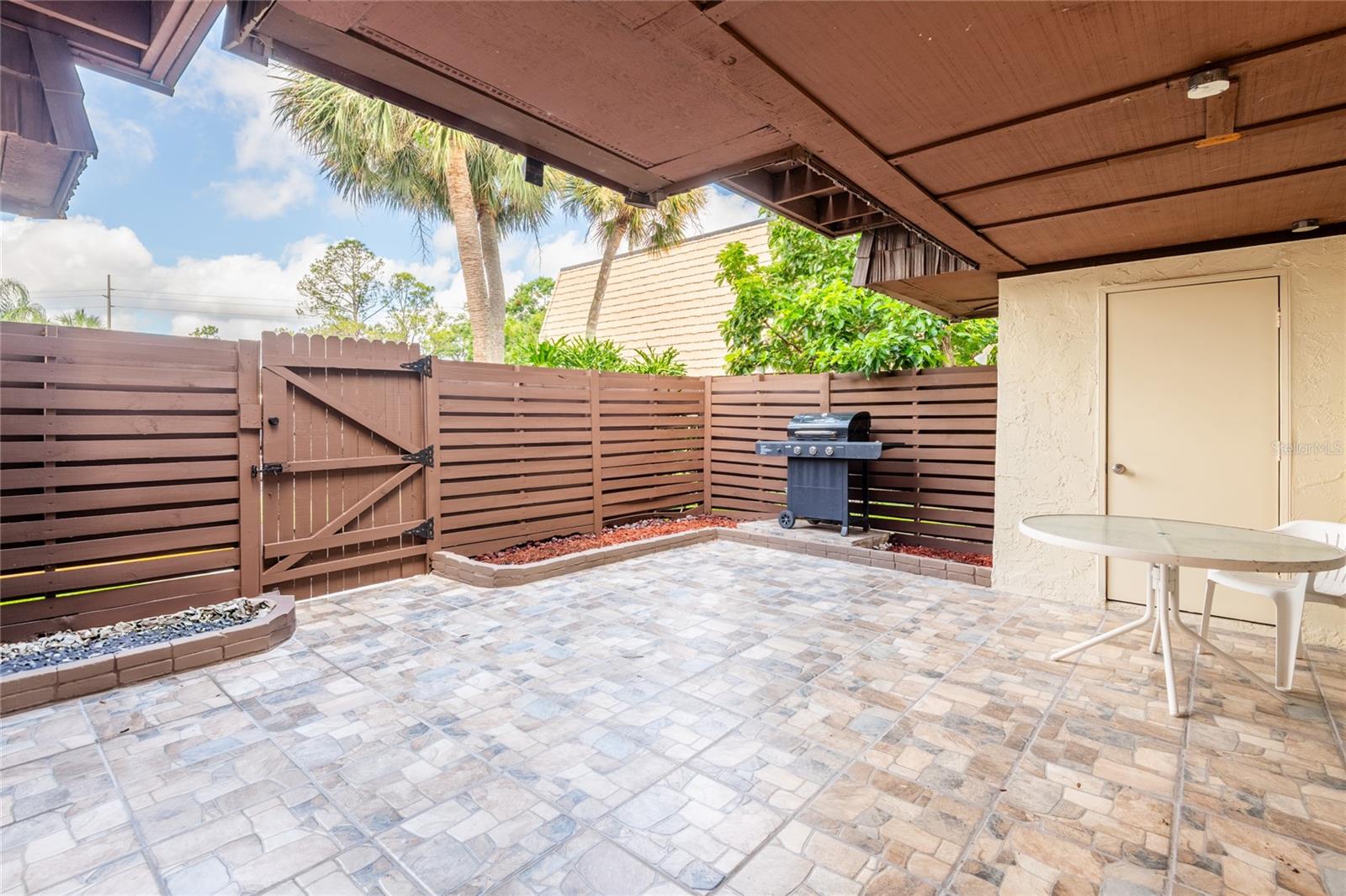Image 33 of 42 For 15239 Pond Woods Drive 402