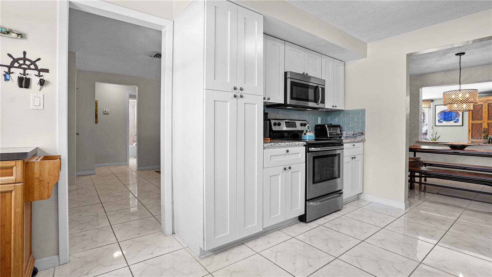Image 15 of 43 For 2319 Chaucer Street