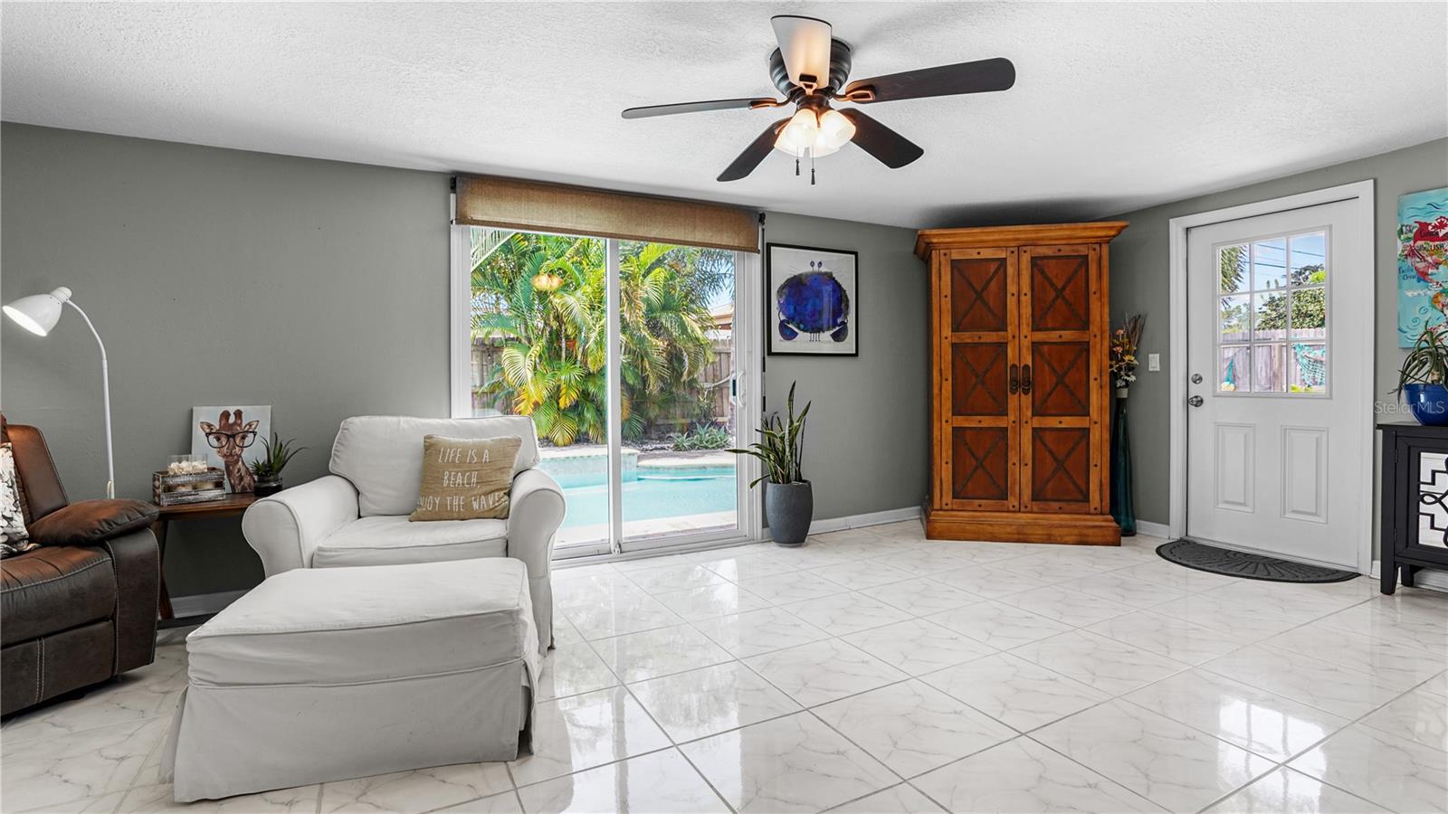 Image 3 of 43 For 2319 Chaucer Street