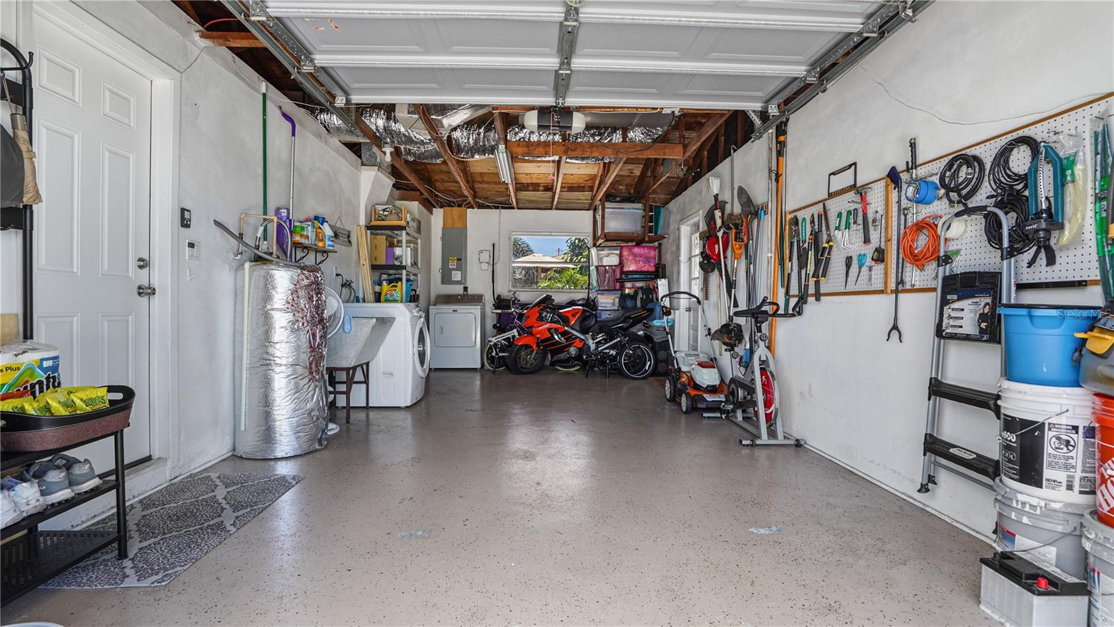 Image 40 of 43 For 2319 Chaucer Street