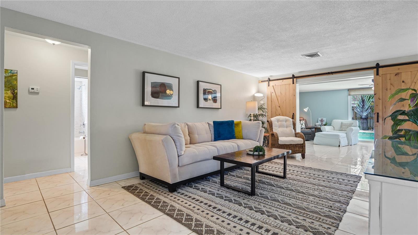 Image 6 of 43 For 2319 Chaucer Street