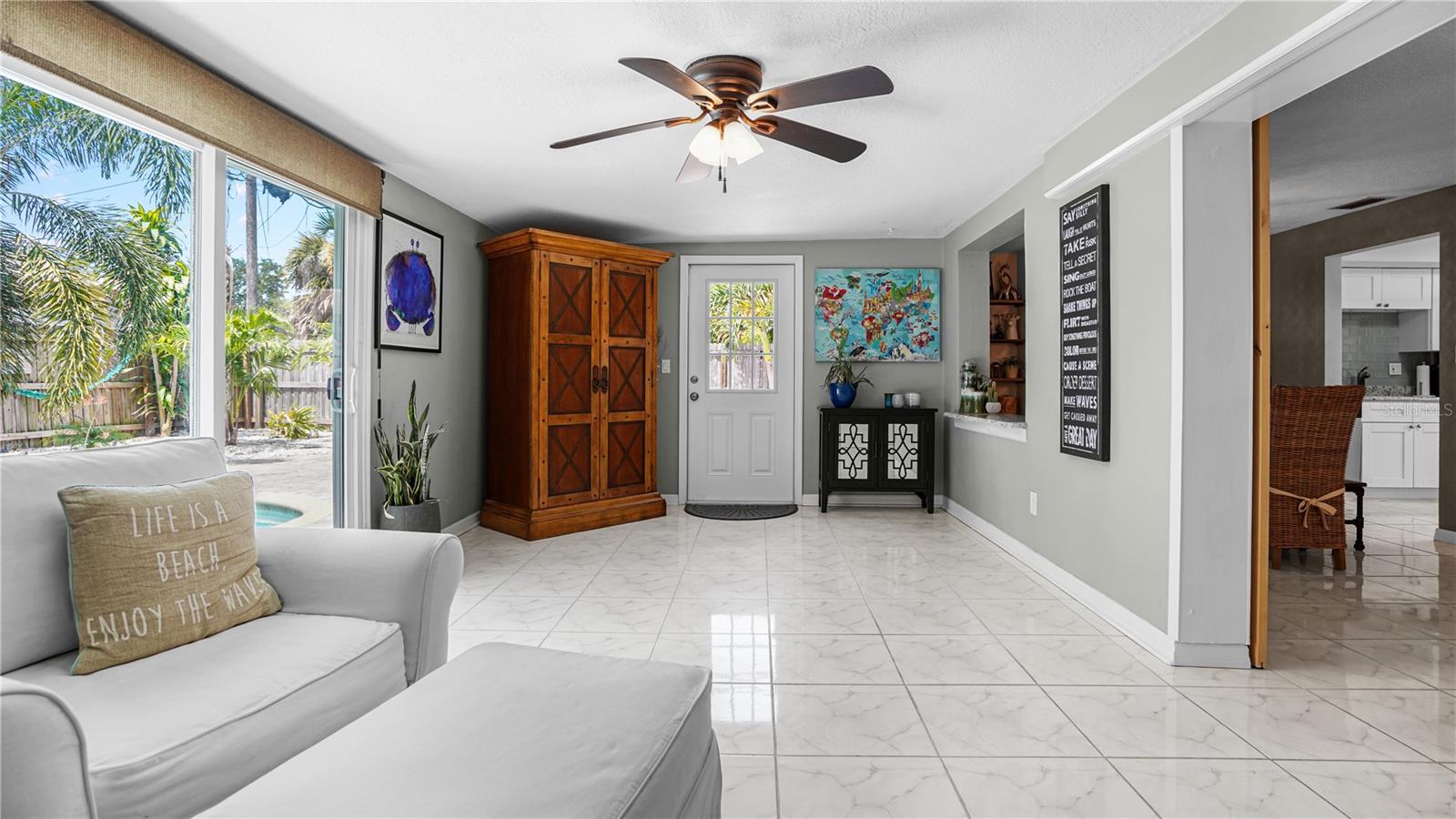 Image 9 of 43 For 2319 Chaucer Street