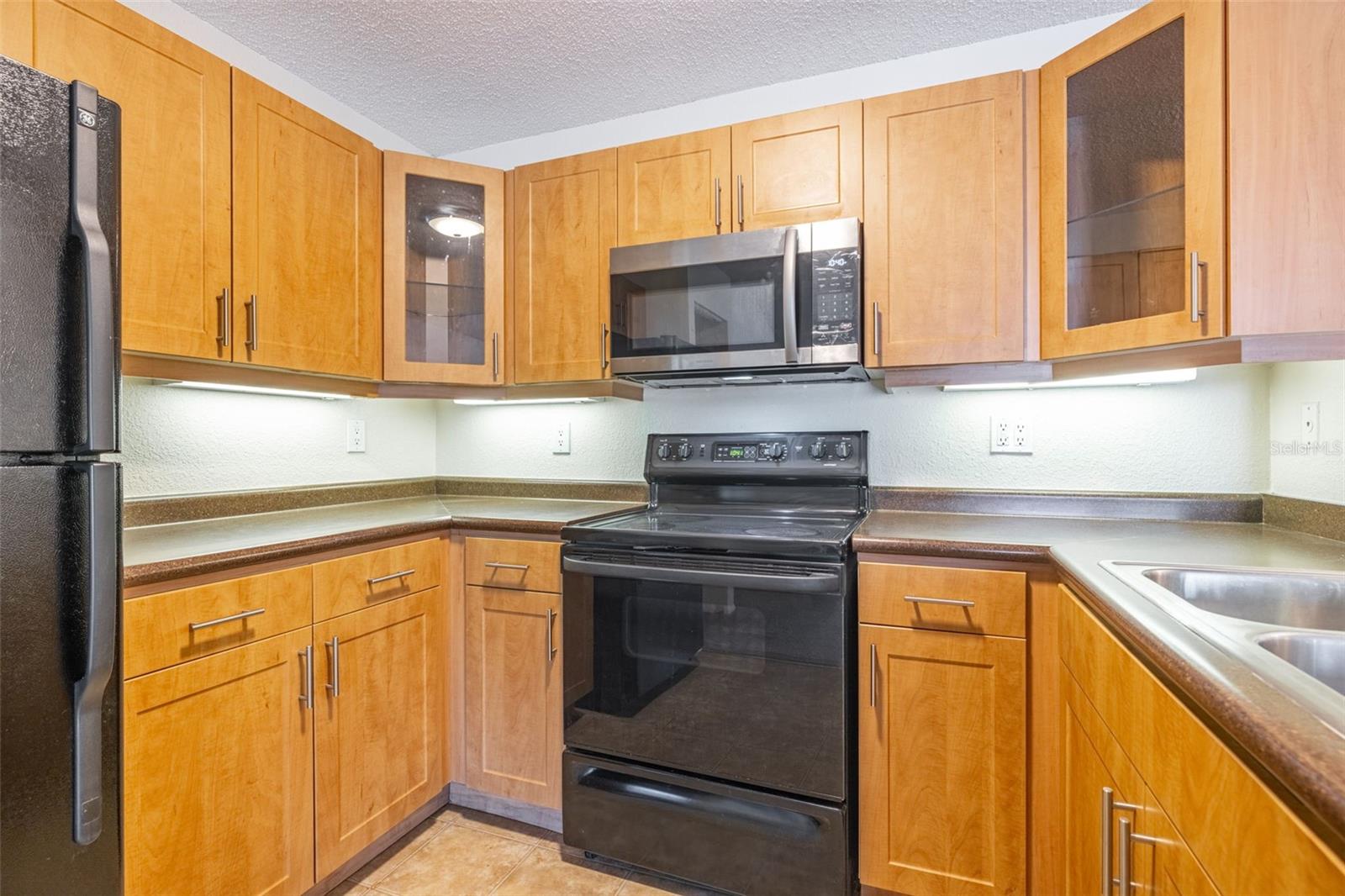 Image 14 of 43 For 5563 Baywater Drive 37