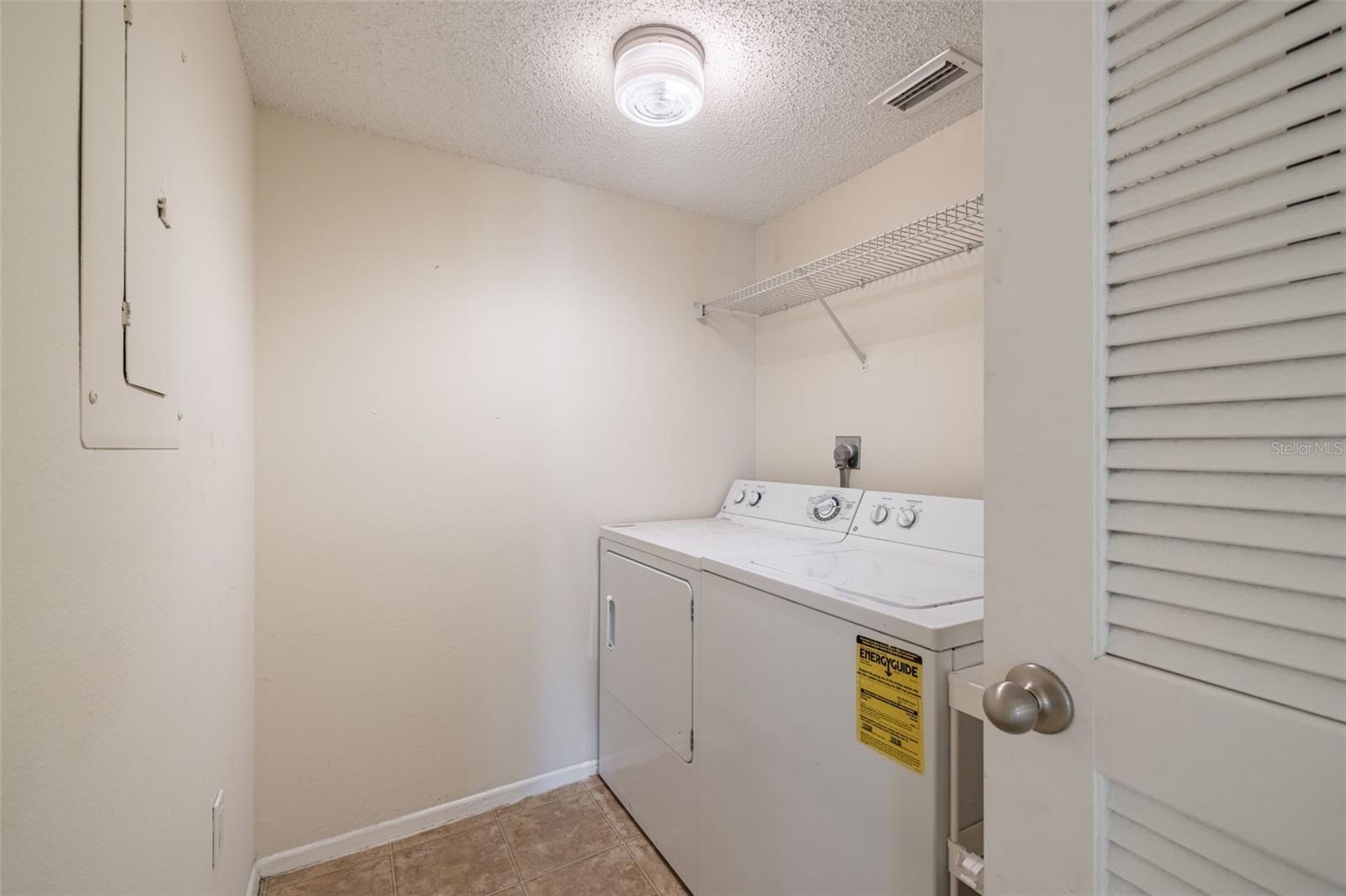 Image 18 of 43 For 5563 Baywater Drive 37