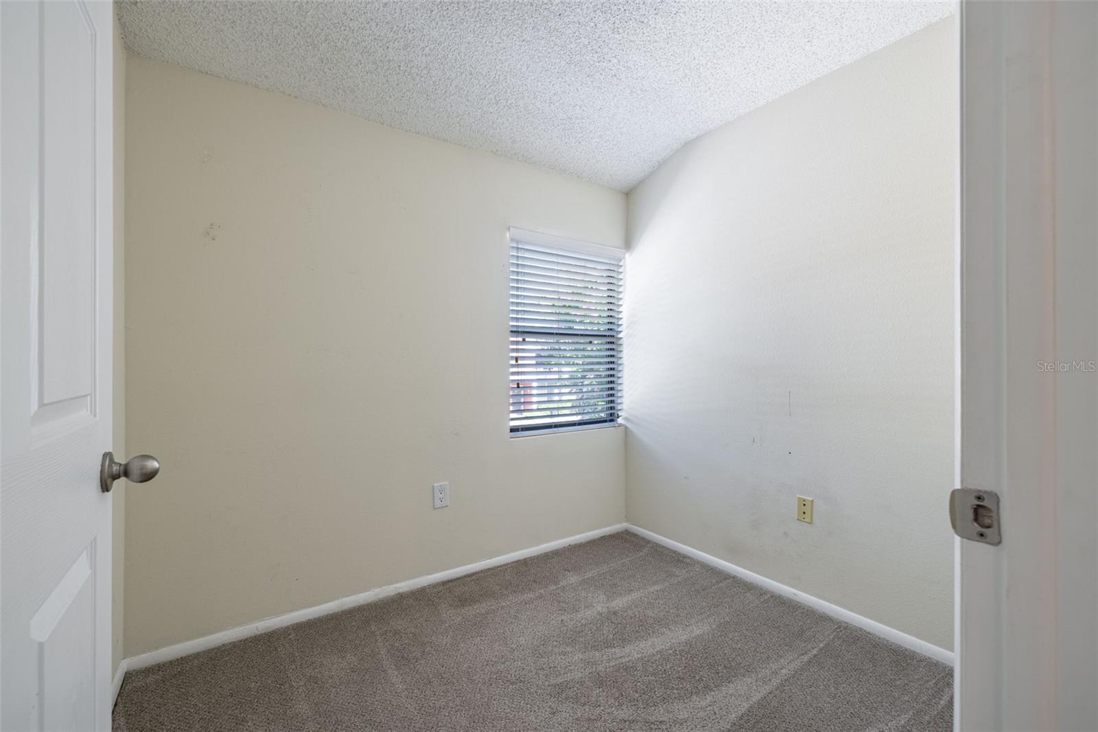 Image 21 of 43 For 5563 Baywater Drive 37