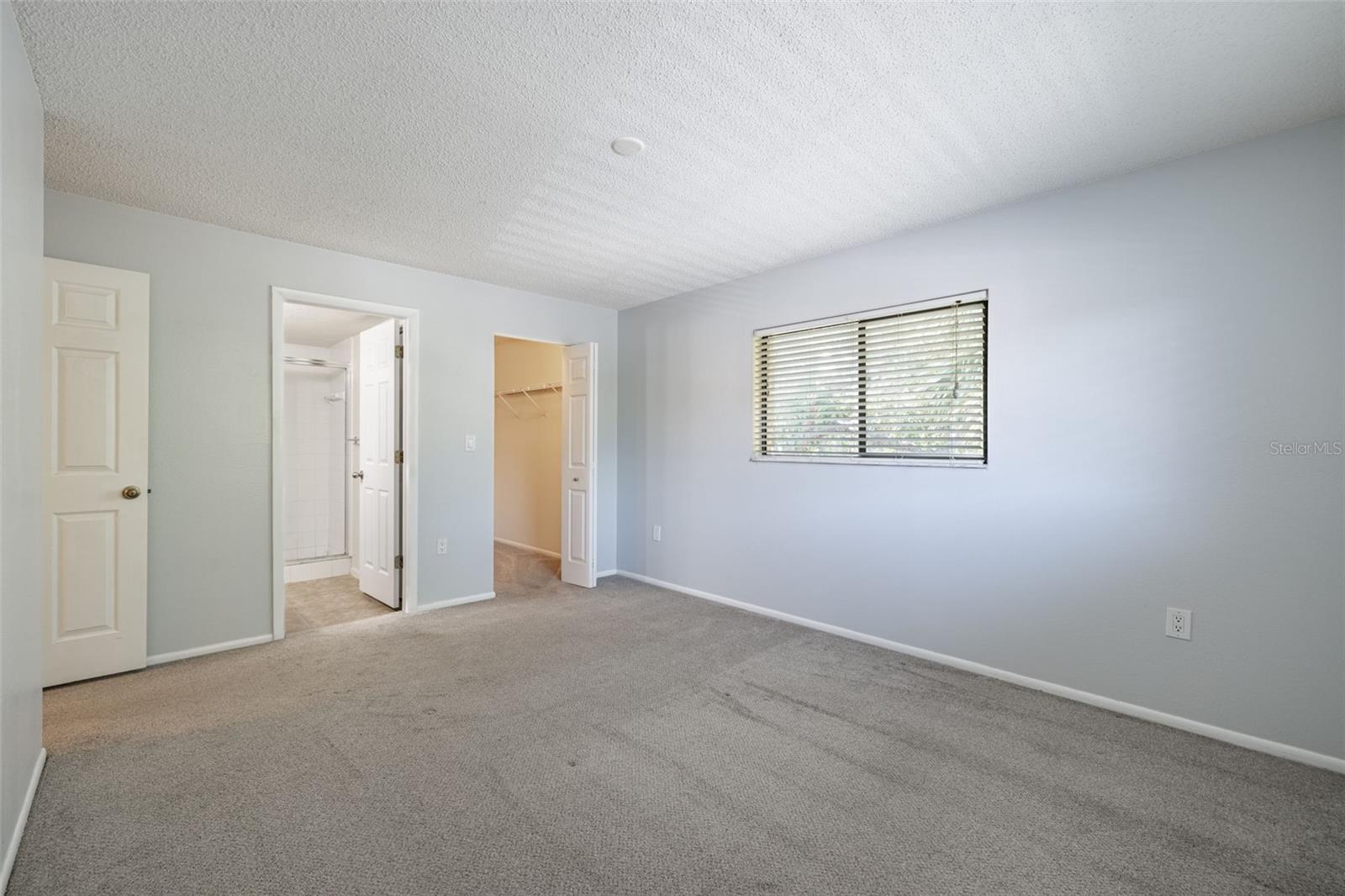 Image 24 of 43 For 5563 Baywater Drive 37
