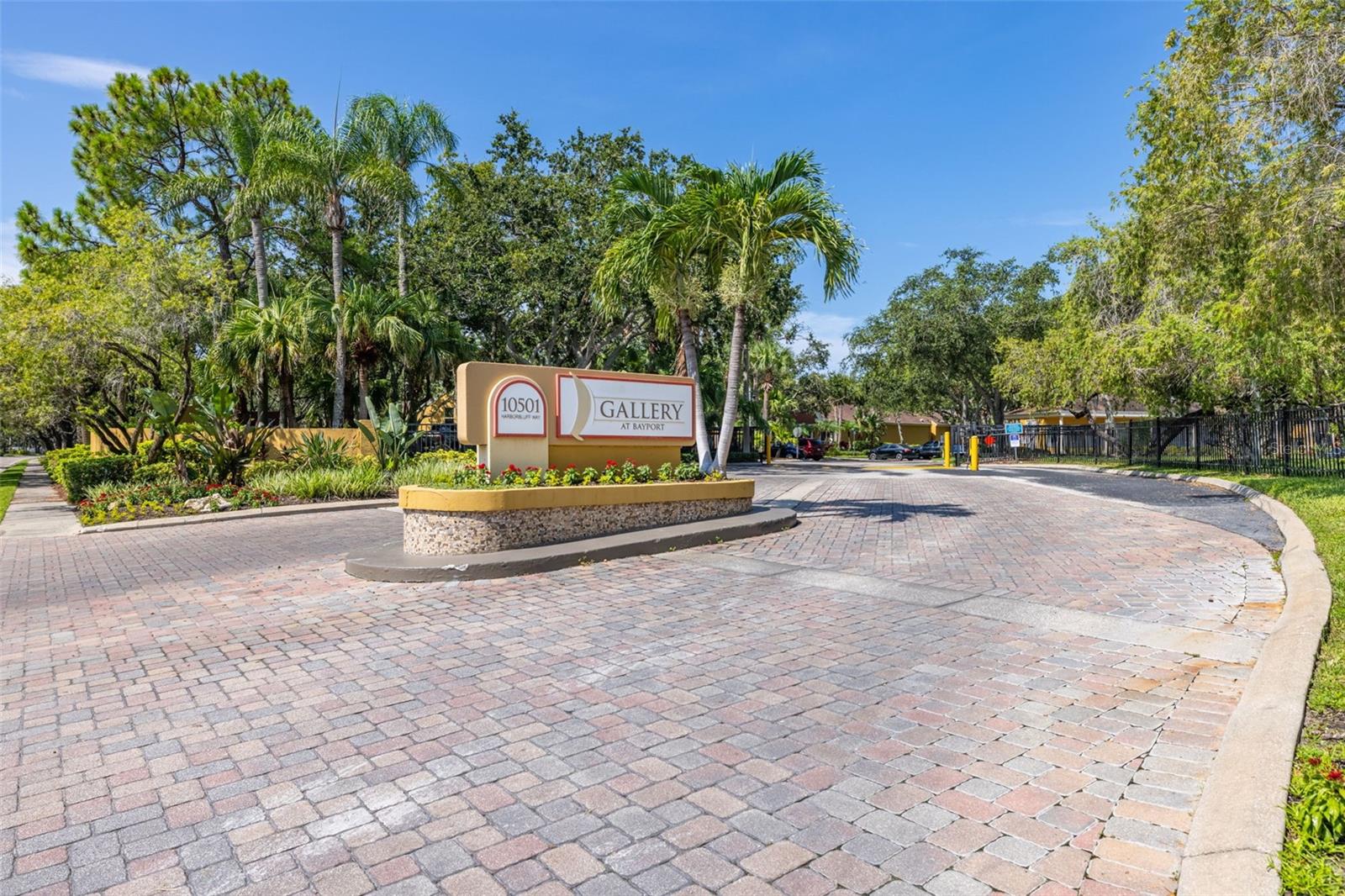 Image 29 of 43 For 5563 Baywater Drive 37