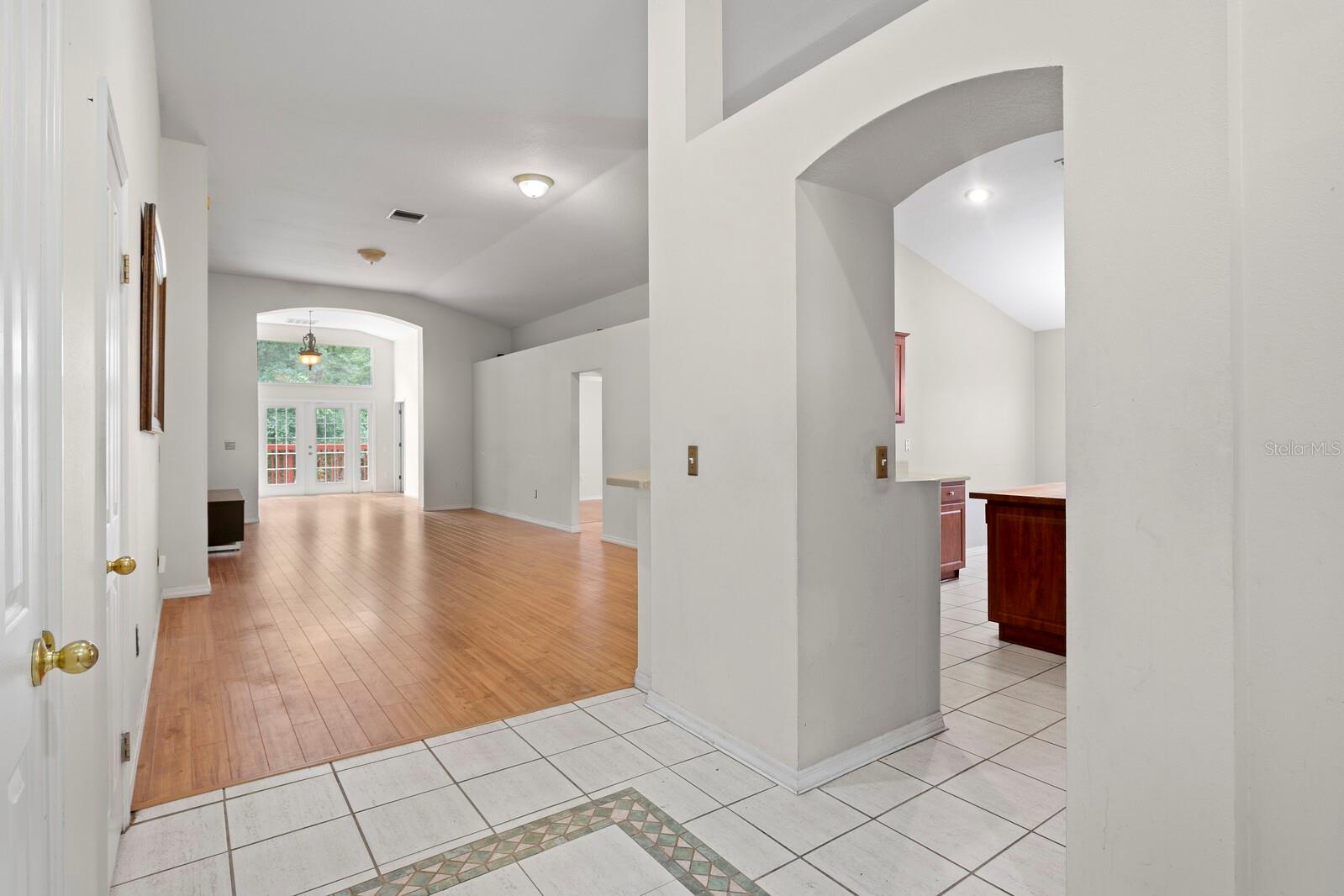 Image 3 of 27 For 10420 Springrose