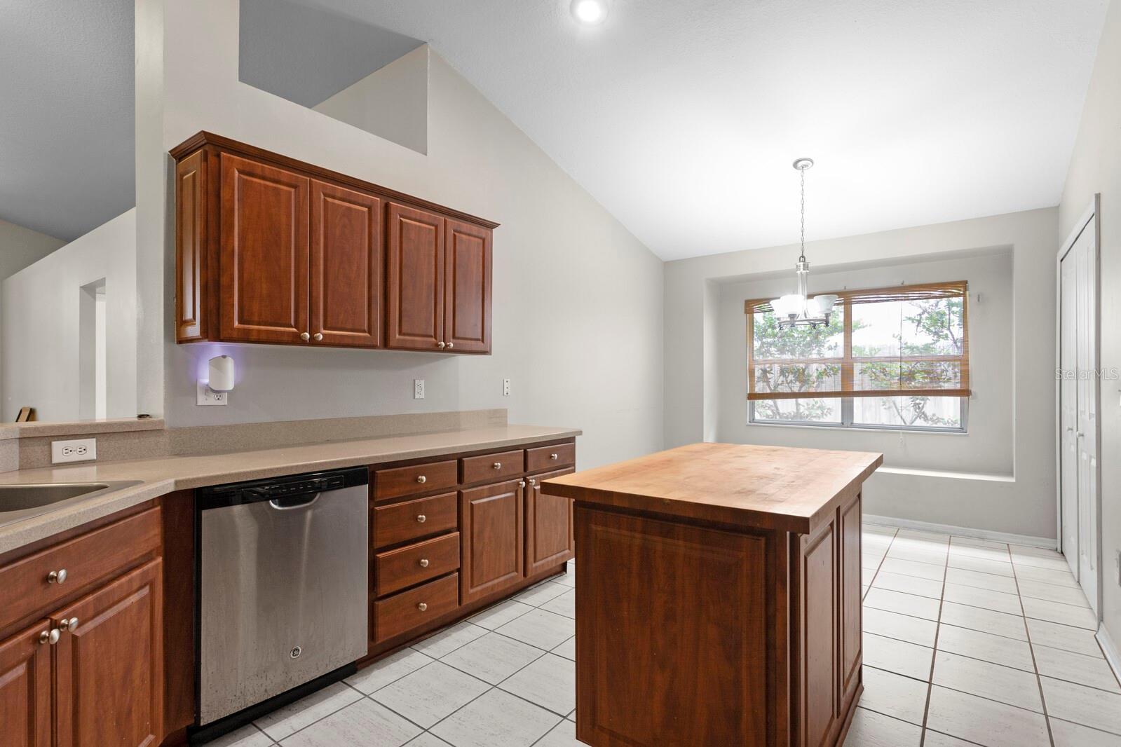 Image 5 of 27 For 10420 Springrose