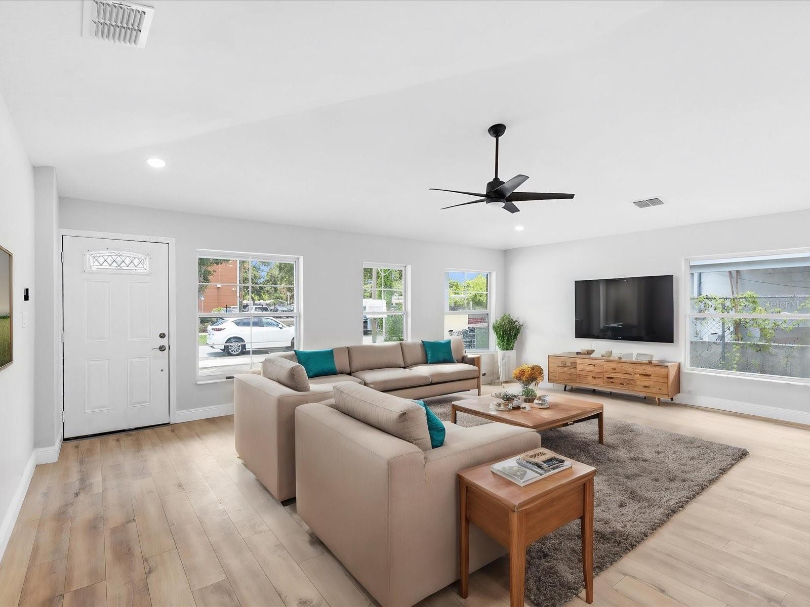 Image 3 of 17 For 4704 42nd Street