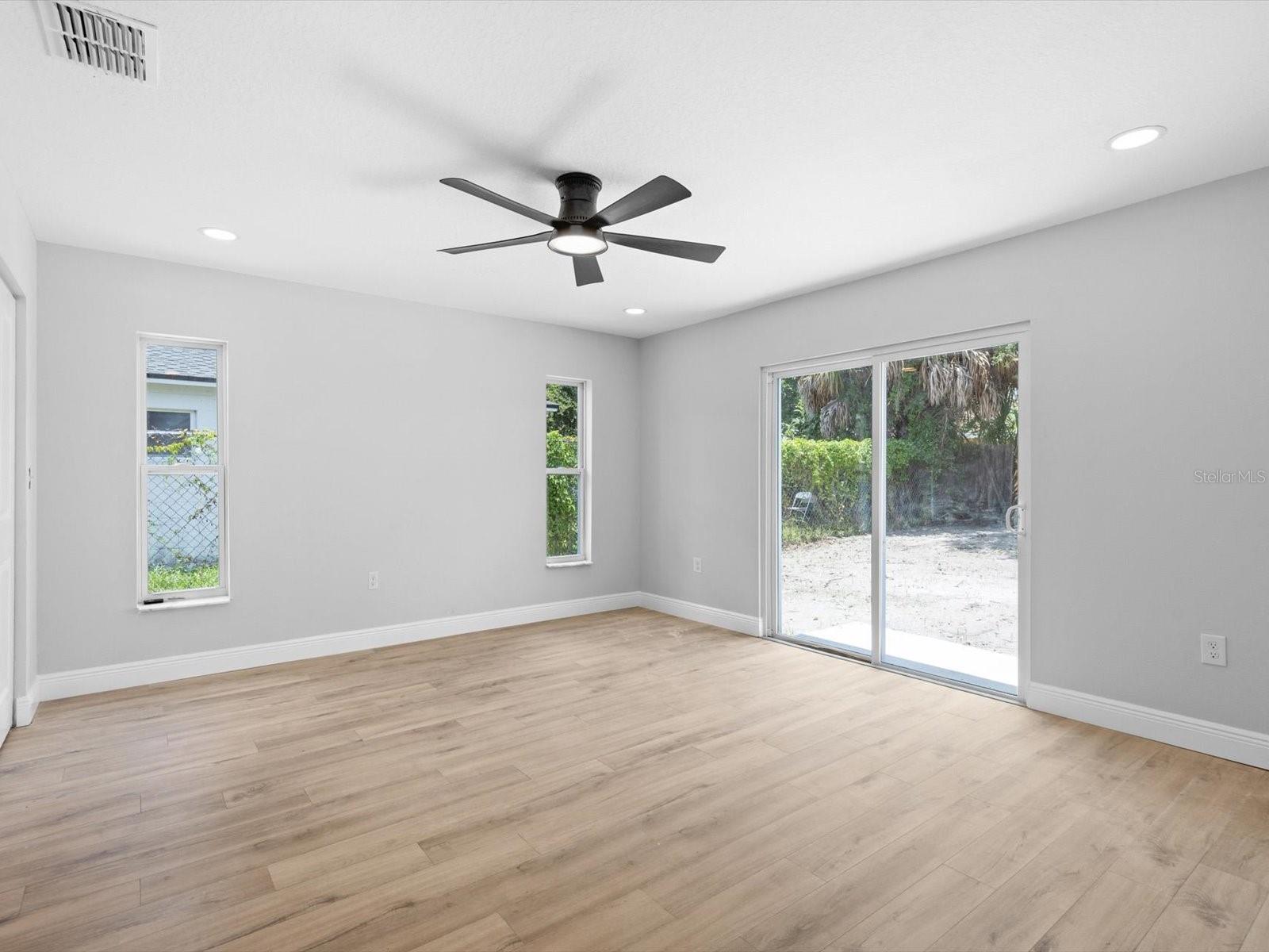 Image 8 of 17 For 4704 42nd Street