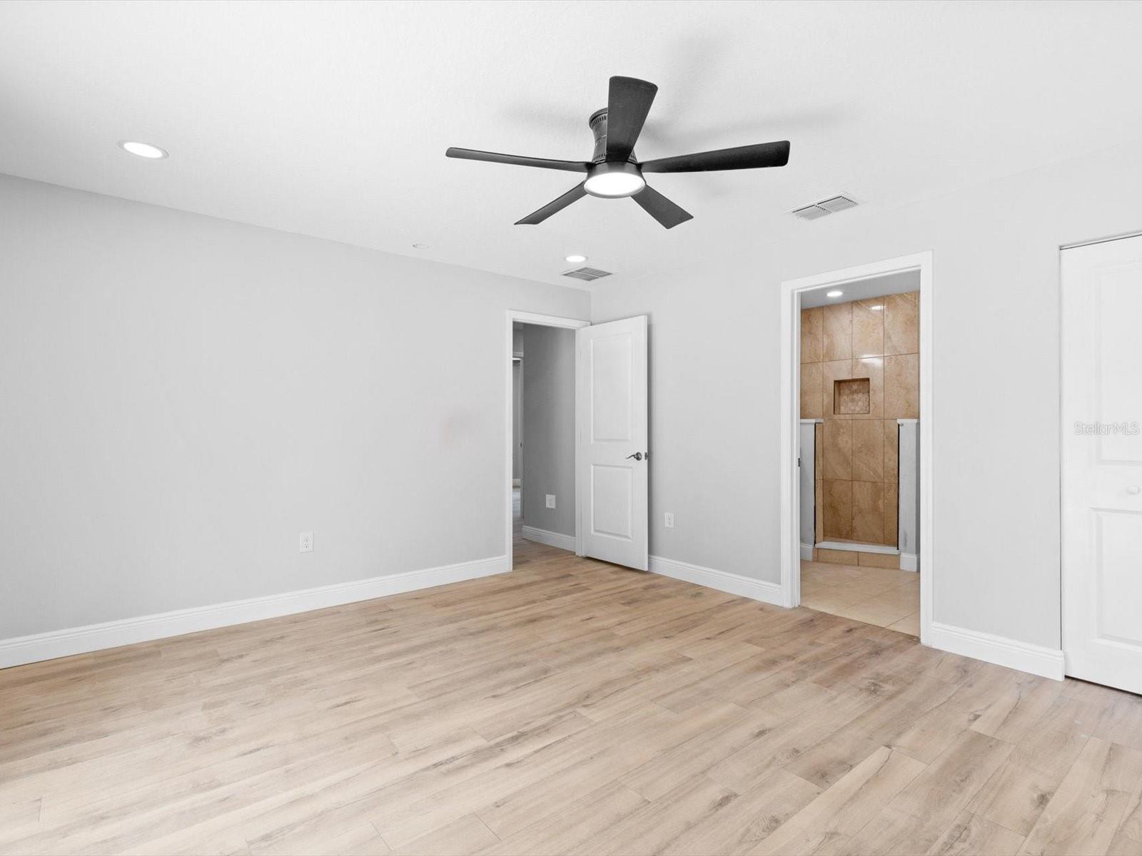 Image 9 of 17 For 4704 42nd Street