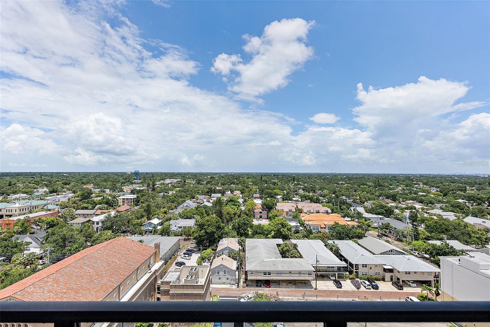 Listing photo id 11 for 226 5th Avenue N 1403