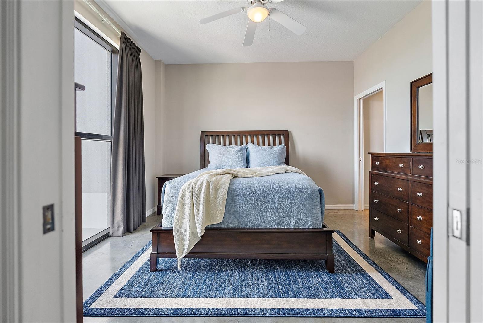 Listing photo id 12 for 226 5th Avenue N 1403