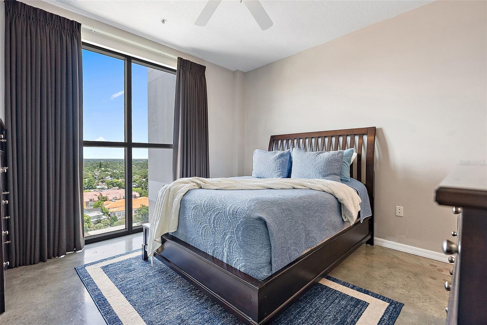 Listing photo id 13 for 226 5th Avenue N 1403
